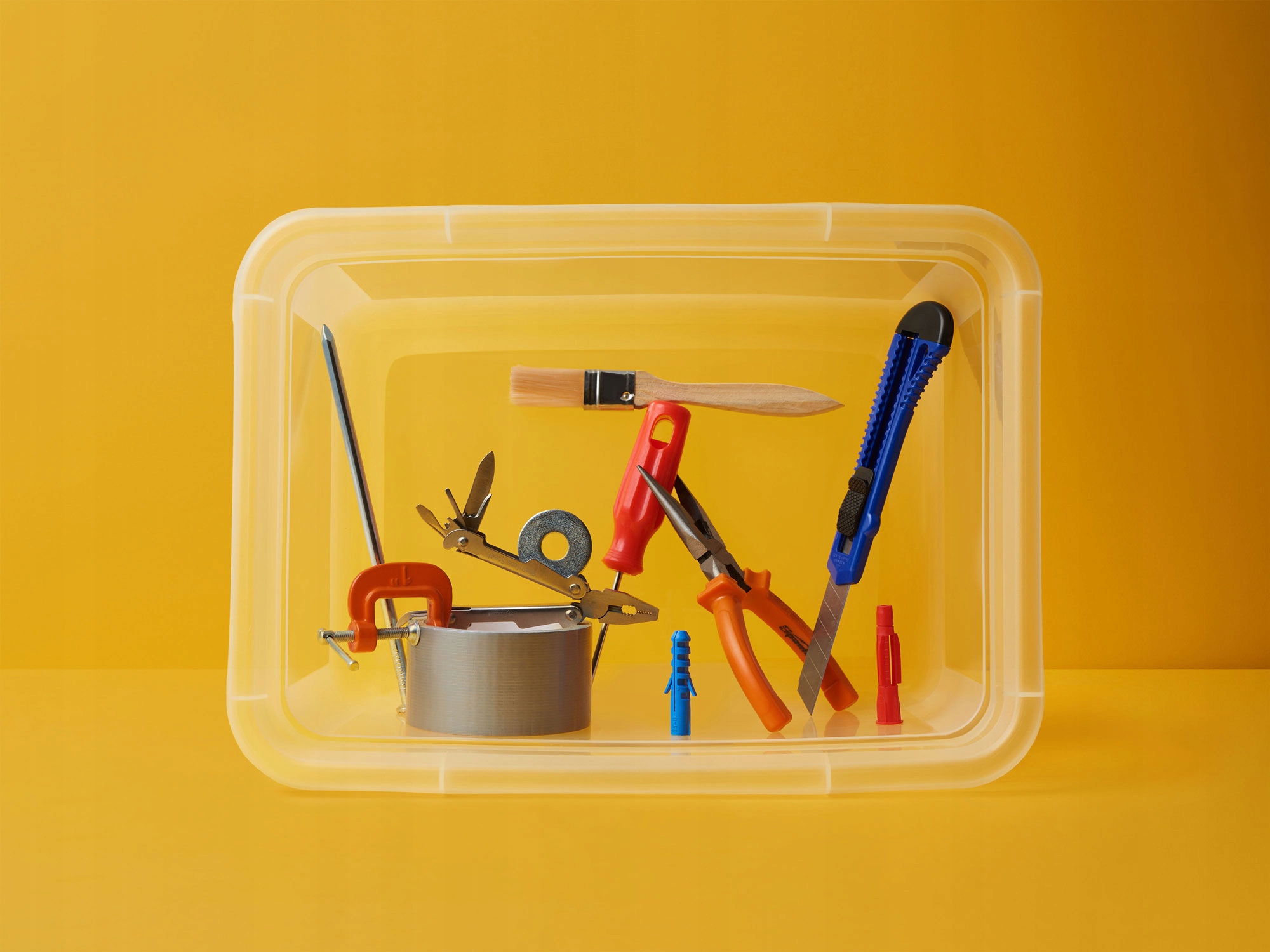 Pojemnik plastikowy 4,5 l pomarańczowy z pokrywką organizer box do domu
