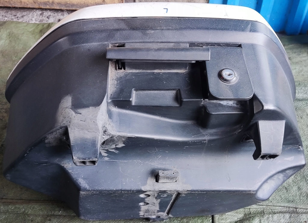 Yamaha FJR 1300 06-12 Kufer Lewy Numer katalogowy producenta 40633910090