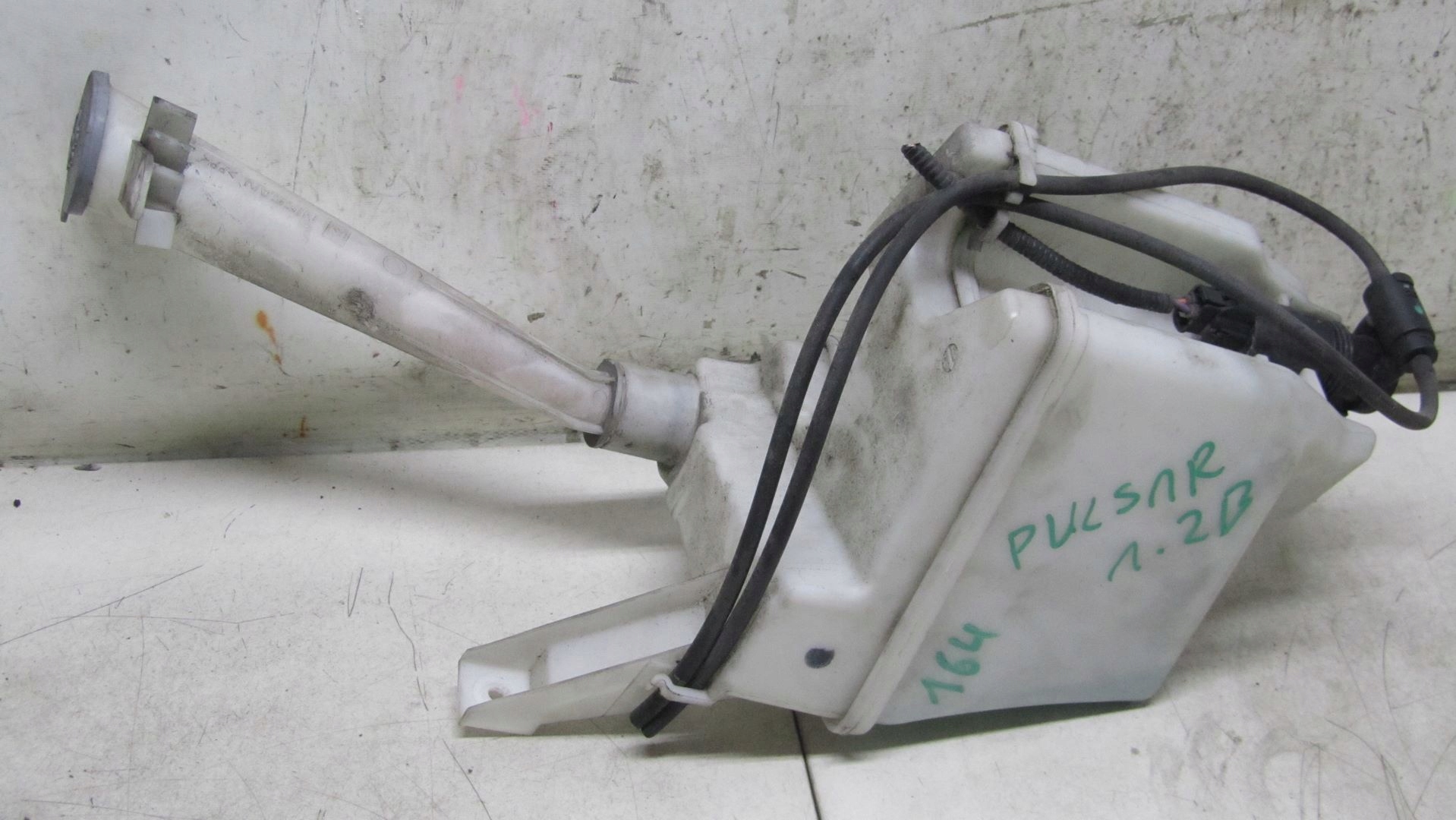 nissan PULSAR бачок омывателя 13-18