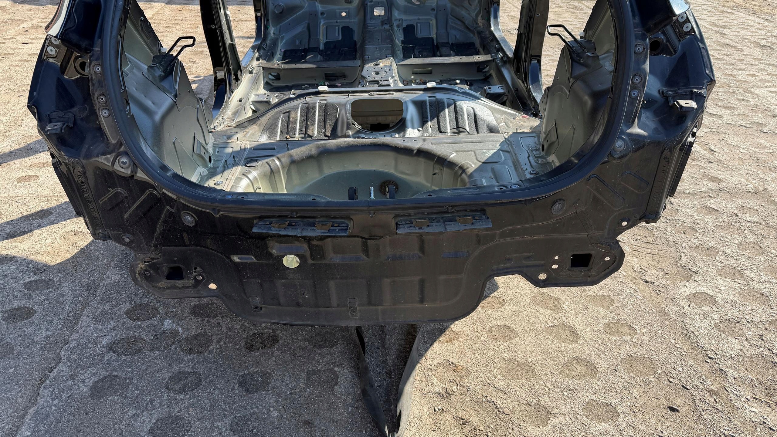 KIA RIO IV V 48V PAS TYLNY PODŁOGA BAGAŻNIKA WANNA ABP 17-25