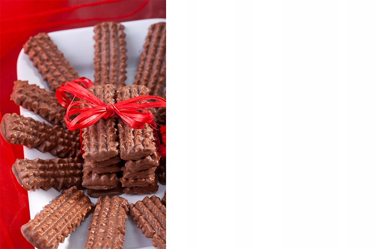 Levně Romanowski stroje na škvarcích v kakaové polevě o hmotnosti 2,5 kg.