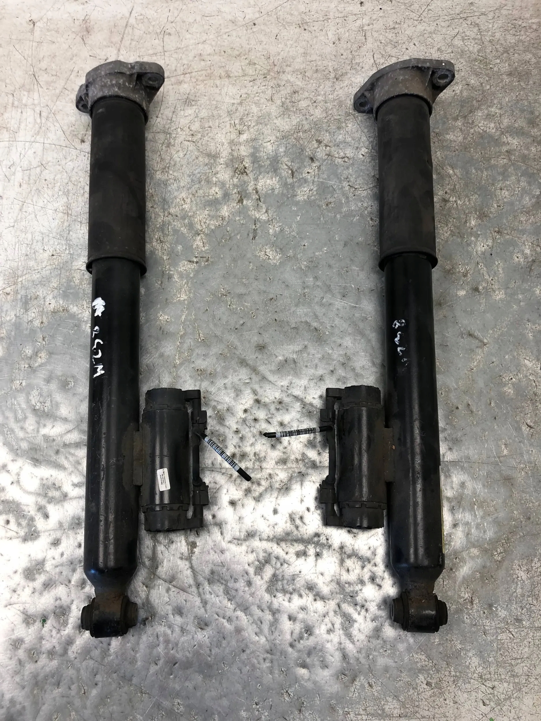 Stoßdämpfer heck MERCEDES W238 A2383200630