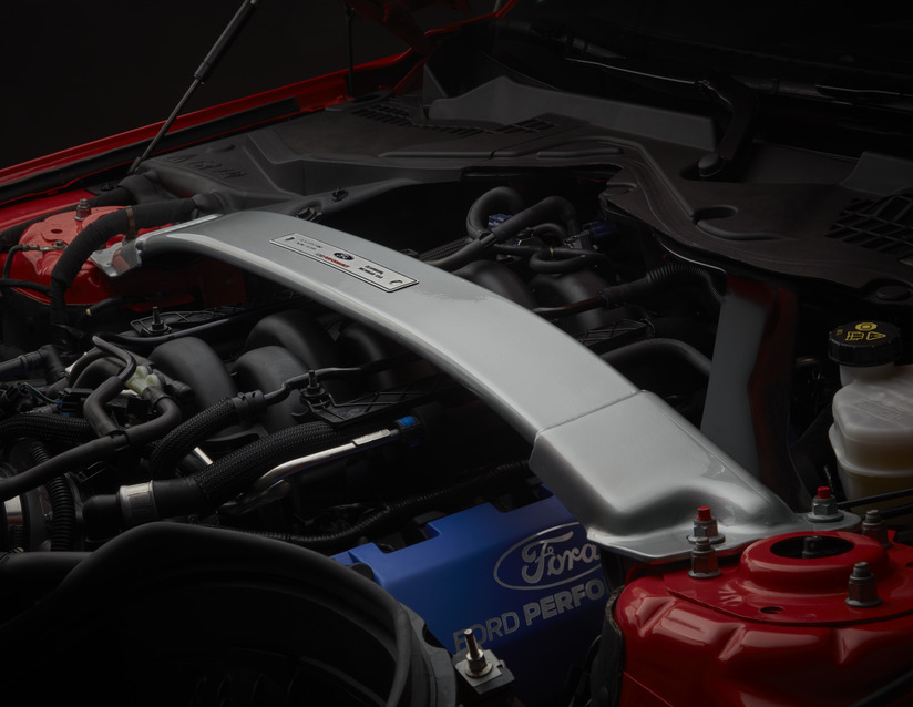 Ford OE 2215900 стойки для чашек Mustang 2015+