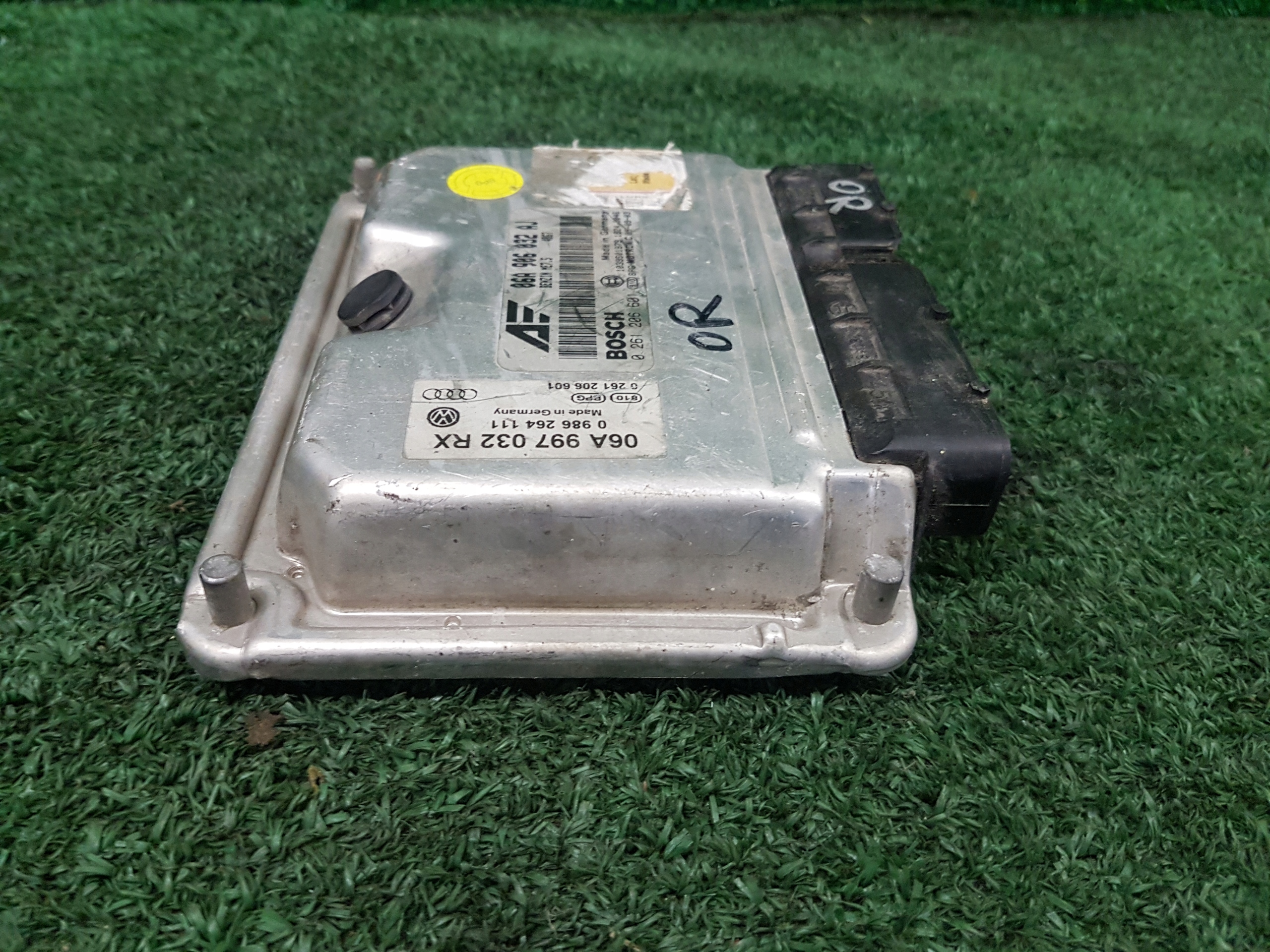computer of the engine control unit VOLKSWAGEN SHARAN 1 06A906032AJ 0261206601