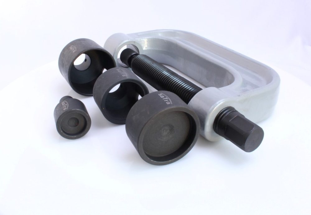 КОМПЛЕКТ ДЛЯ ДЕМОНТАЖА РУЛЕВОЙ ТЯГИ MERCEDES