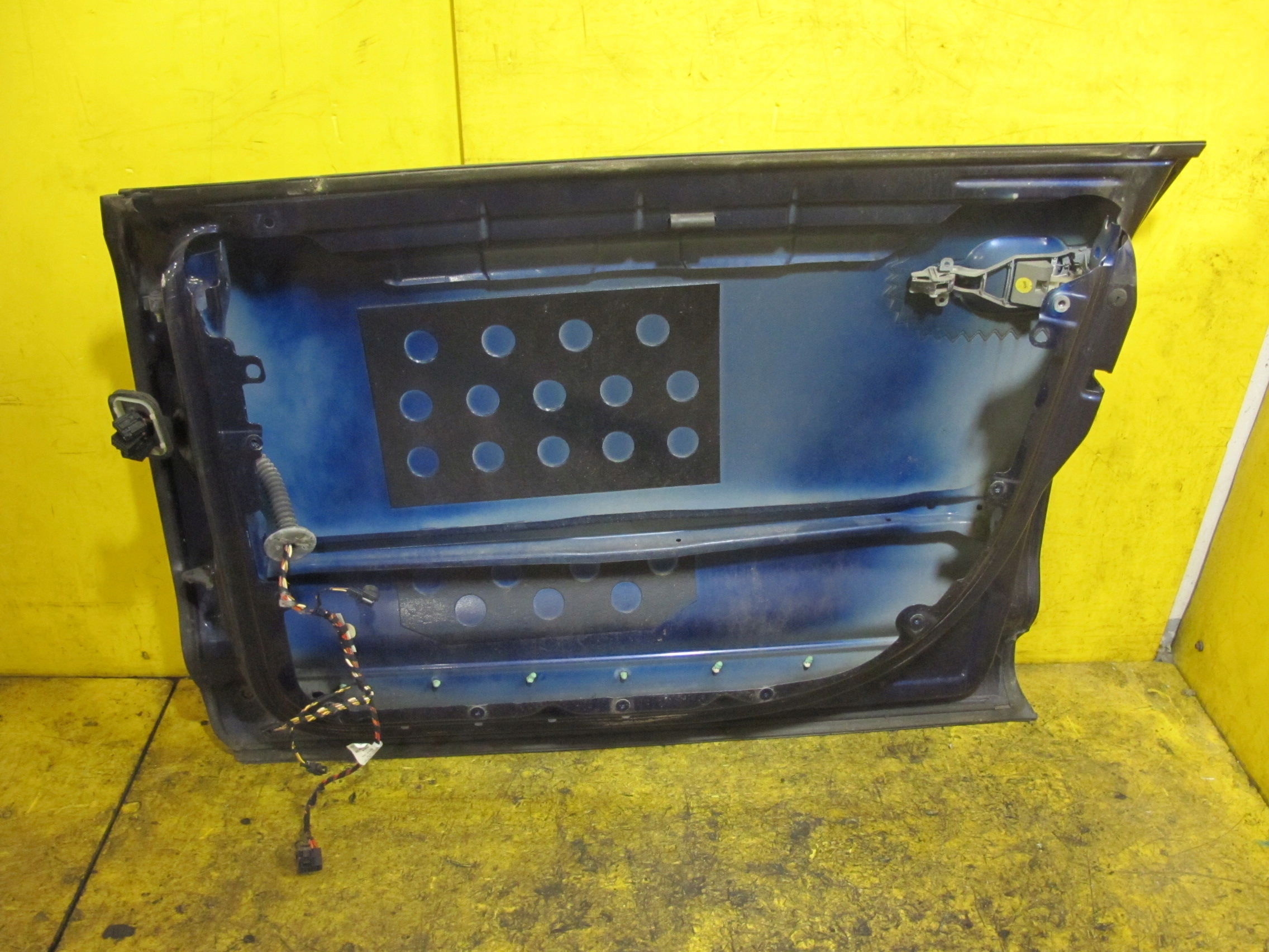 VW TOUAREG 7LA 02- side door right front LD5Q