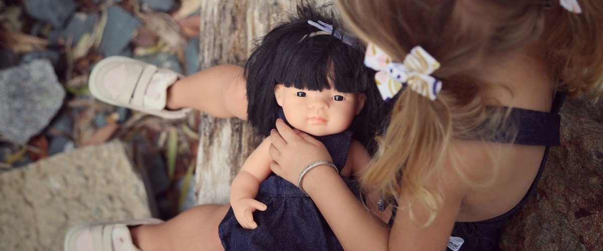 Lalka Miniland dziewczynka Azjatka 38 cm, lalka pachnąca wanilią, Wiek dziecka 10 m +