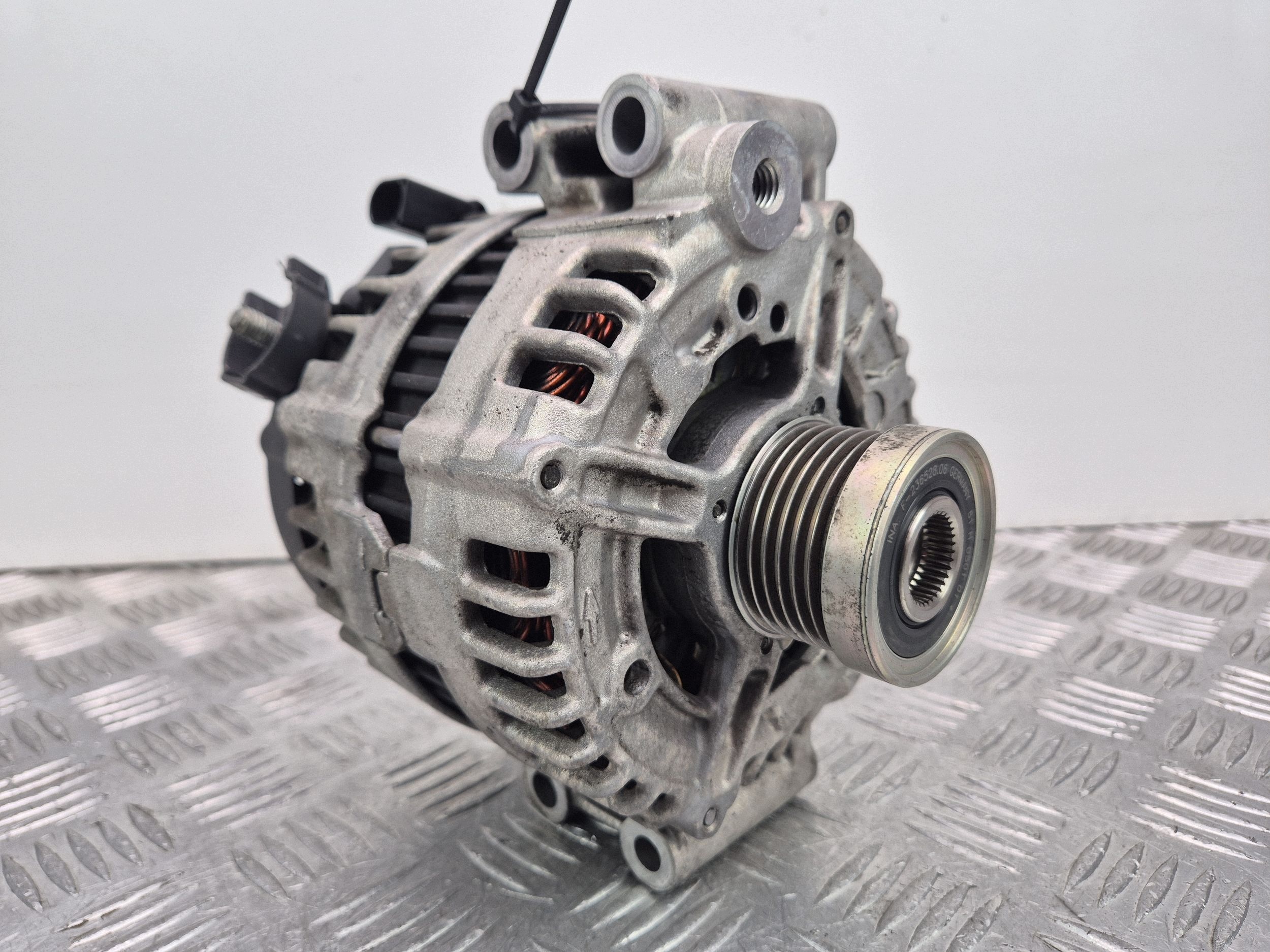 BMW 3 E90 E91 330i alternateur N52B30AE 7550968
