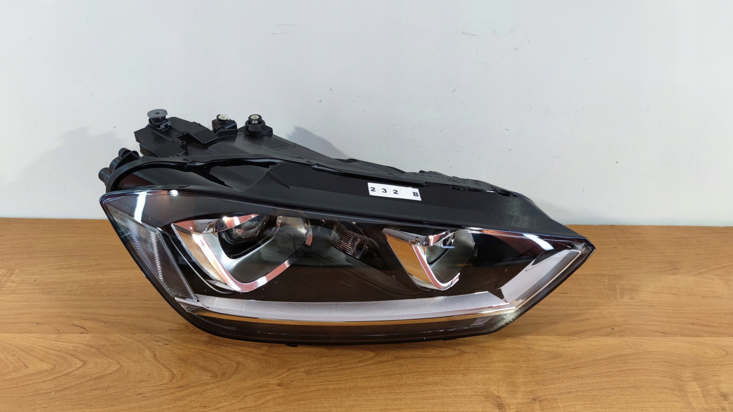 VW GOLF SPORTSVAN right light front XENON D3S 518