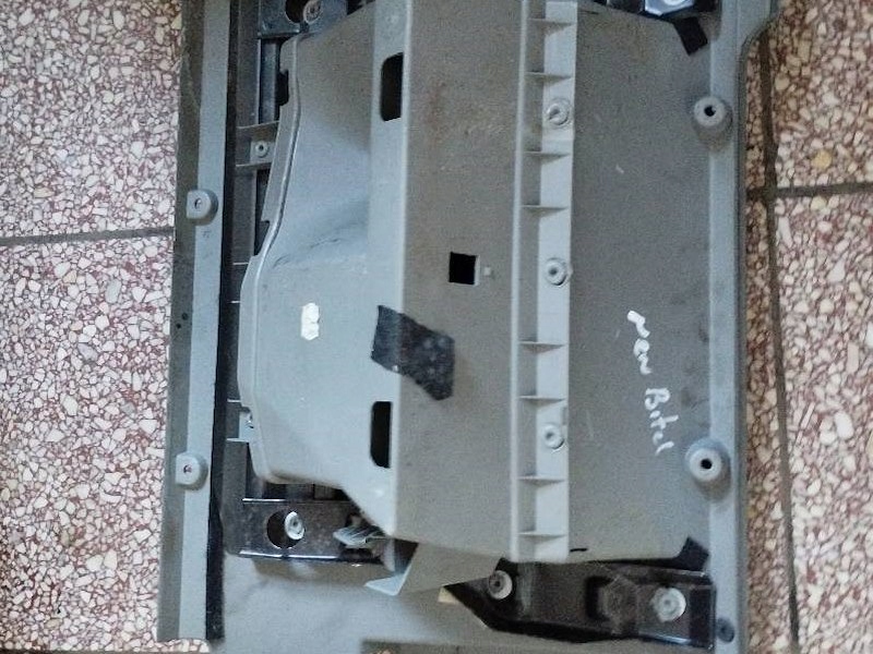 SCHOWEK PASAŻERA 1c1880300 VOLKSWAGEN NEW BEETLE Producent części Volkswagen OE