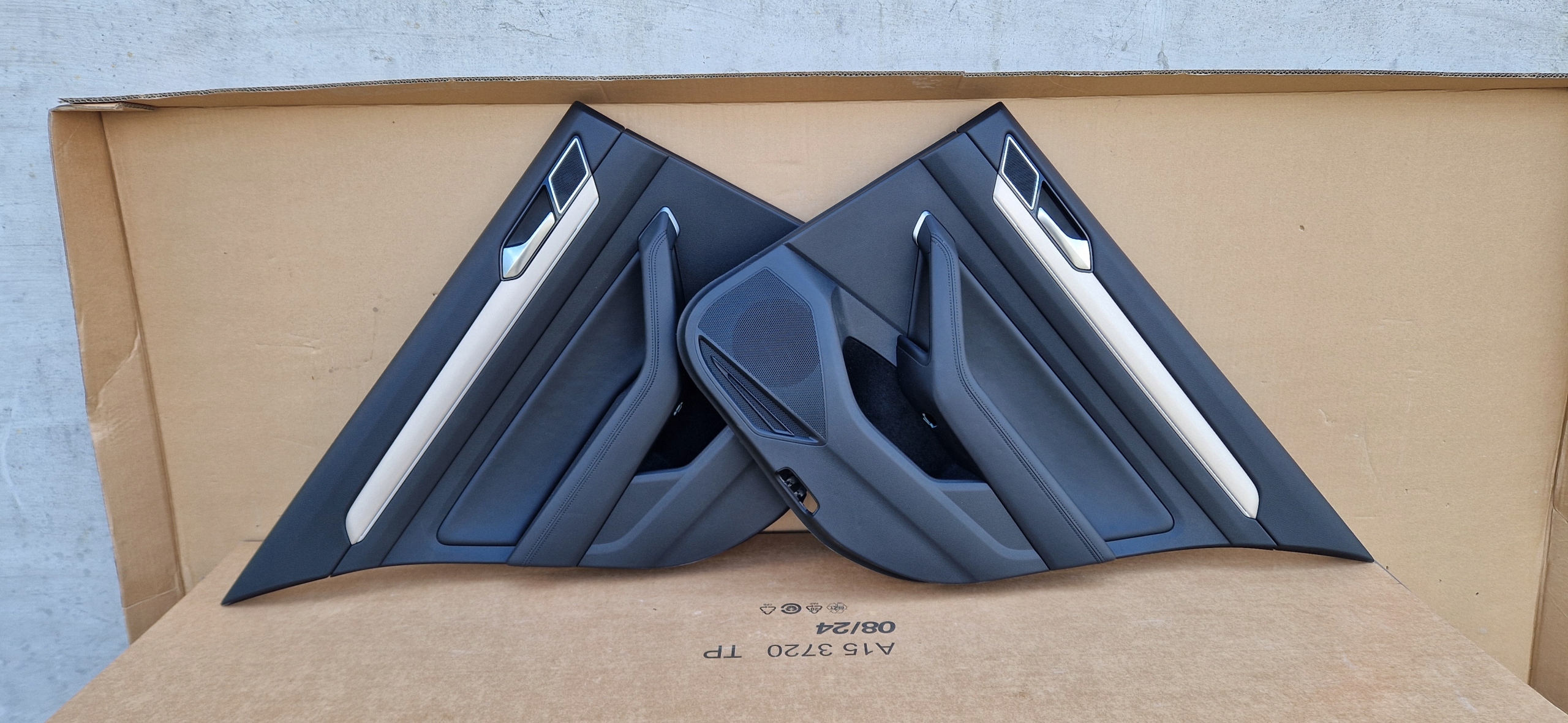 side PASSAT B8 sedan leather mouldings ALU as new