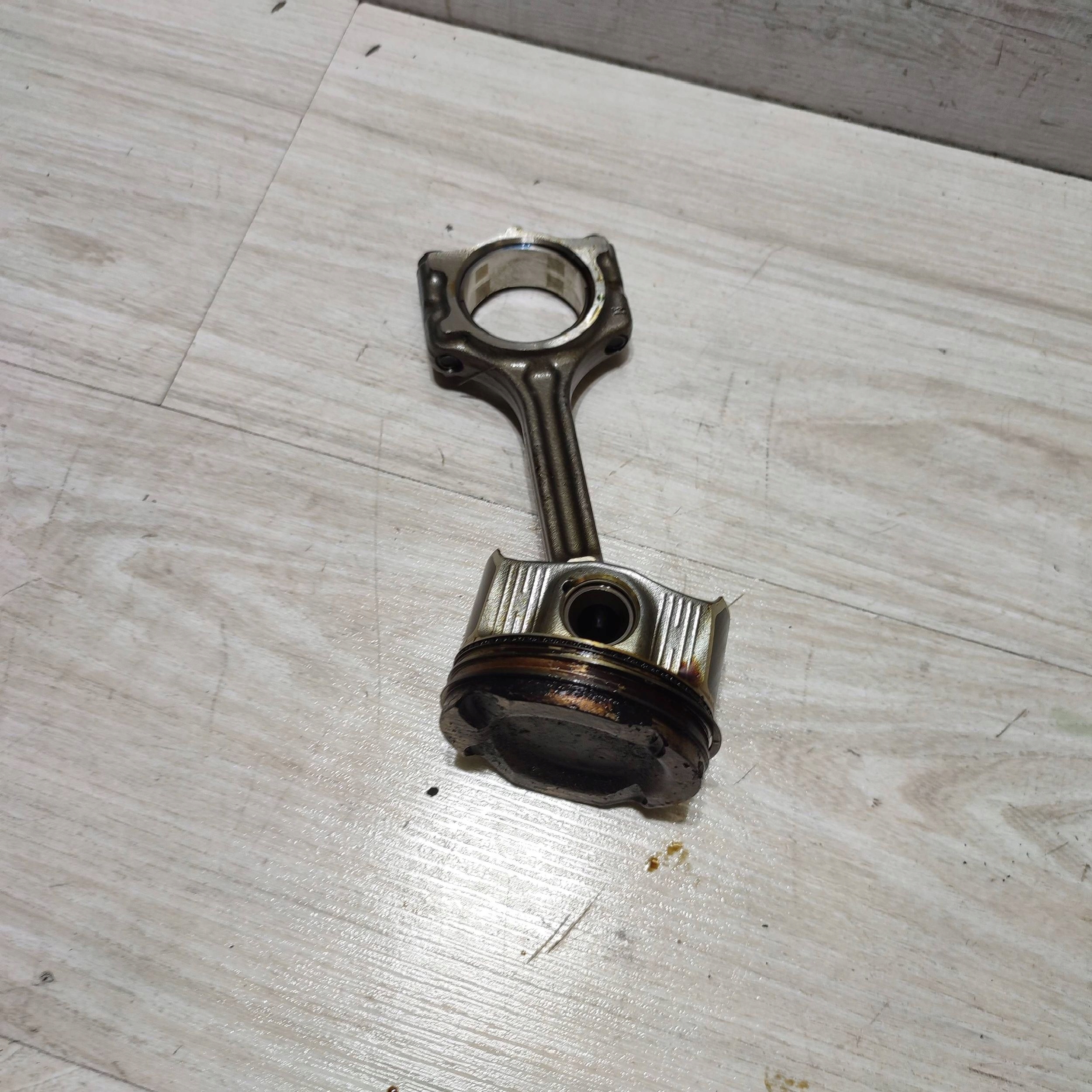 piston with connecting rod Dacia Jogger