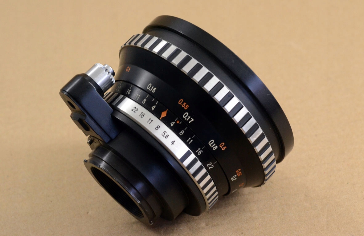 ぴよっち　FLEKTOGON 35mm f2.4 ぶら散歩ならこれ：Flektogon 35mm F2.4 - レンズを絵筆に、光を