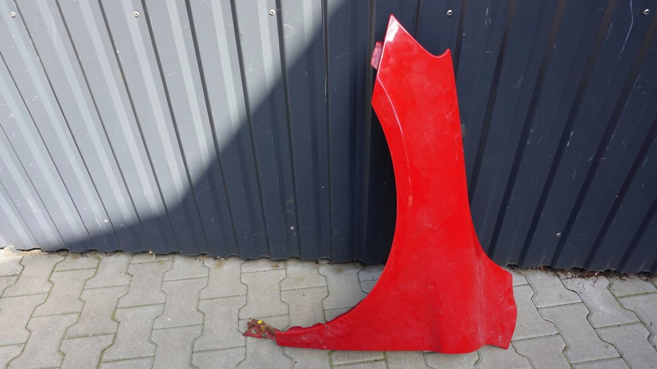 VOLVO XC60 - left front fender front