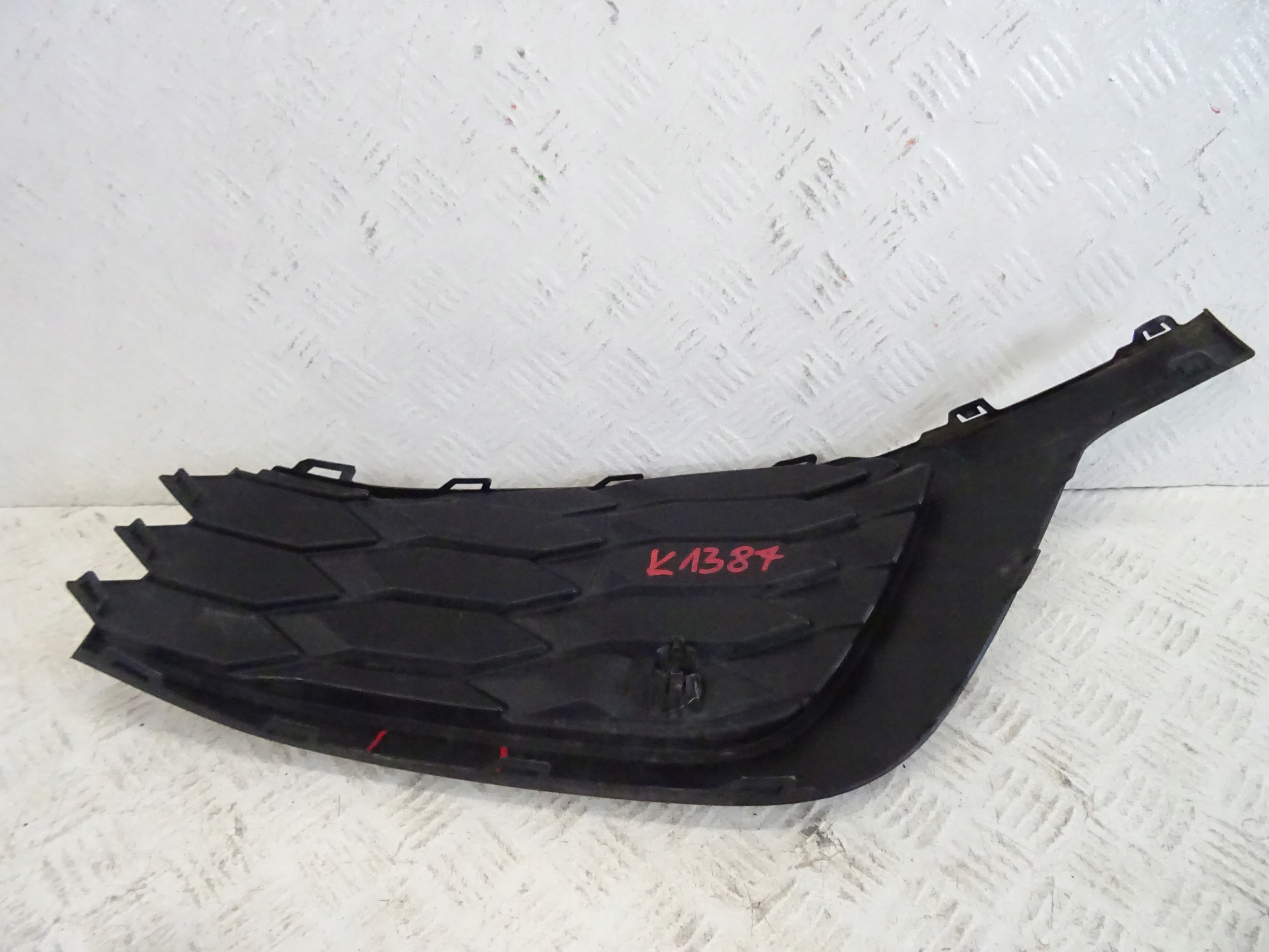 grid of a bumper front front left VW GOLF VIII 8 GTI 5H0853665G