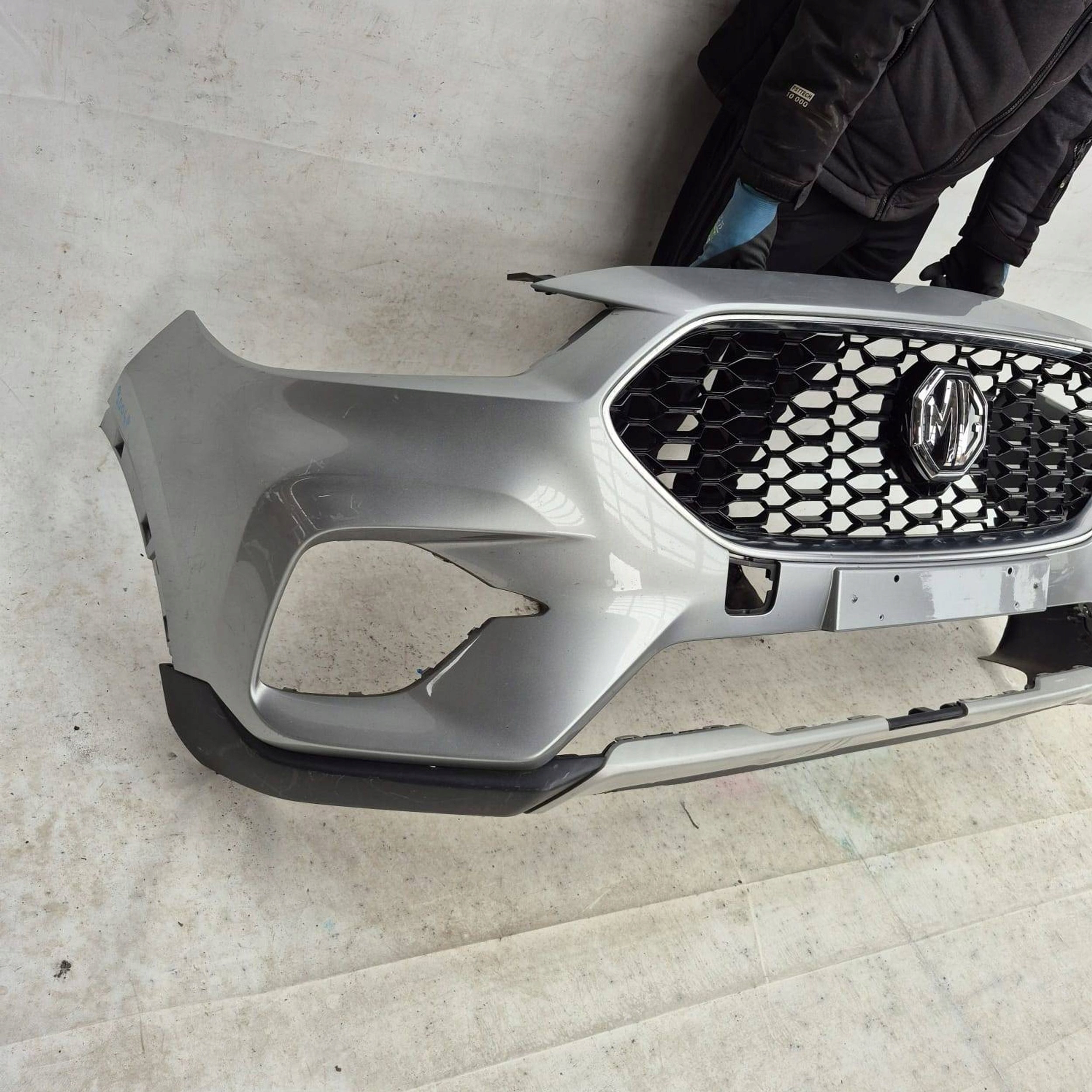 MG ZS LIFT 20- bumper front front P10628329 + GORA
