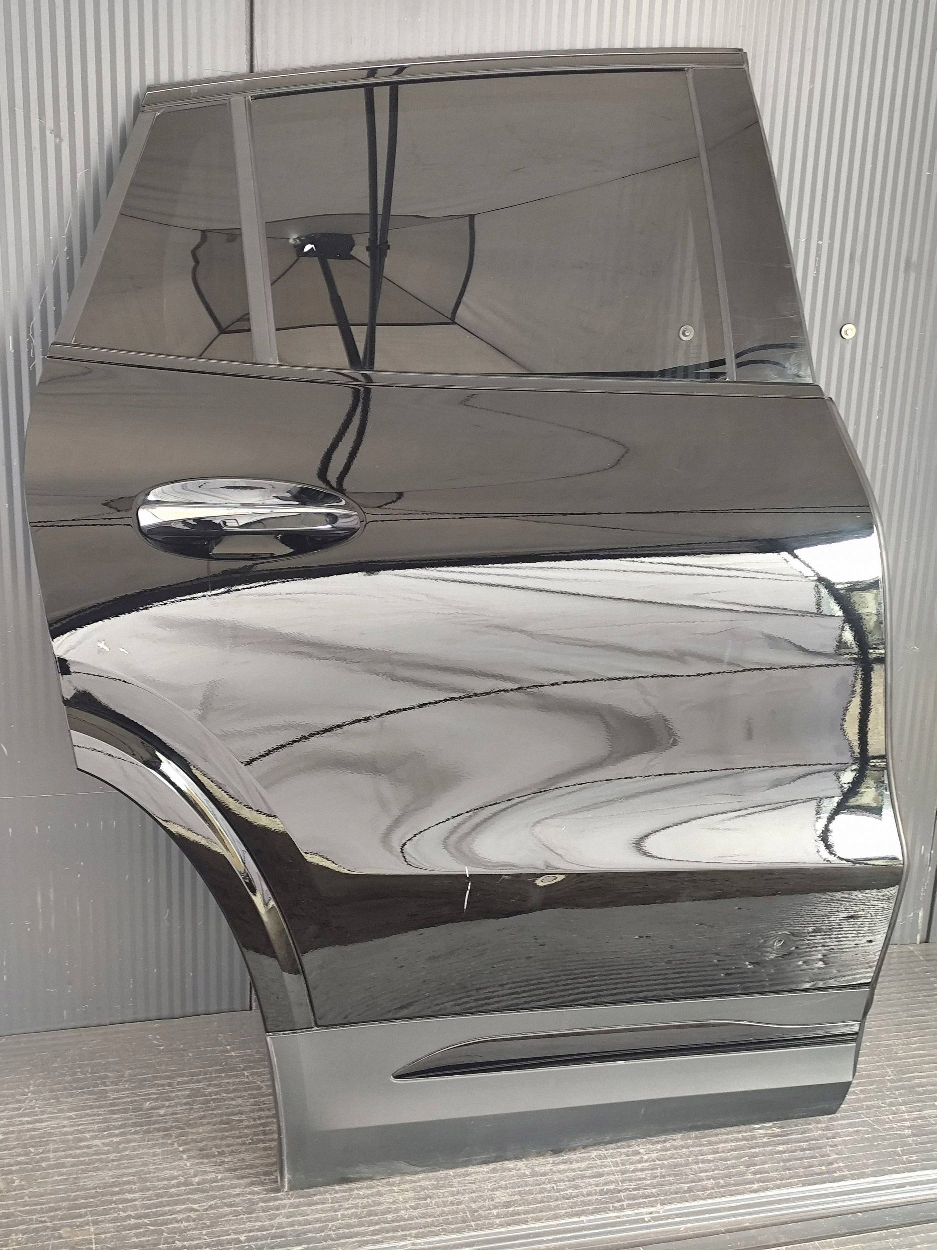 MERCEDES GLA 247 door rear. right complete DEMONTAZ