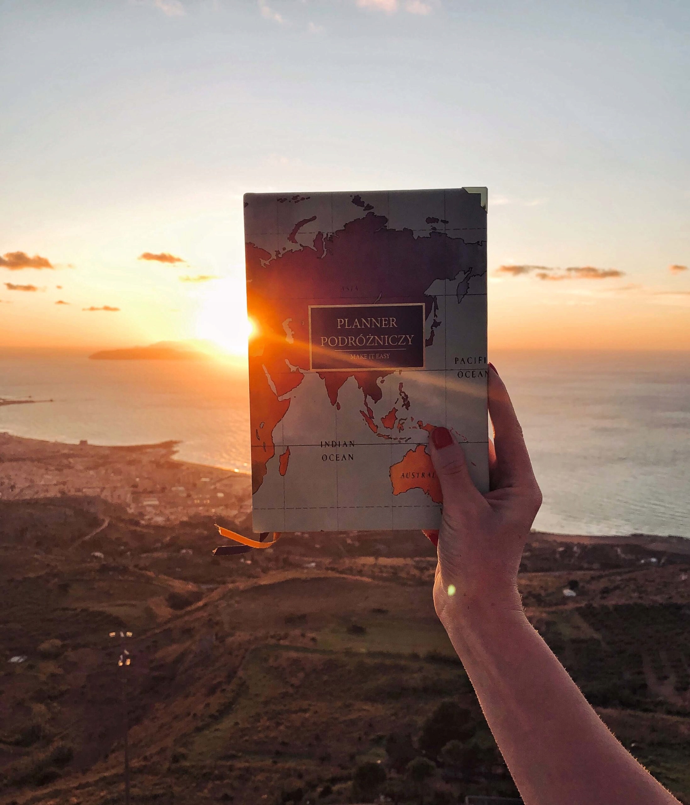Planner podróżniczy. Przewodnik. Kalendarz podróży Producent Make It Easy