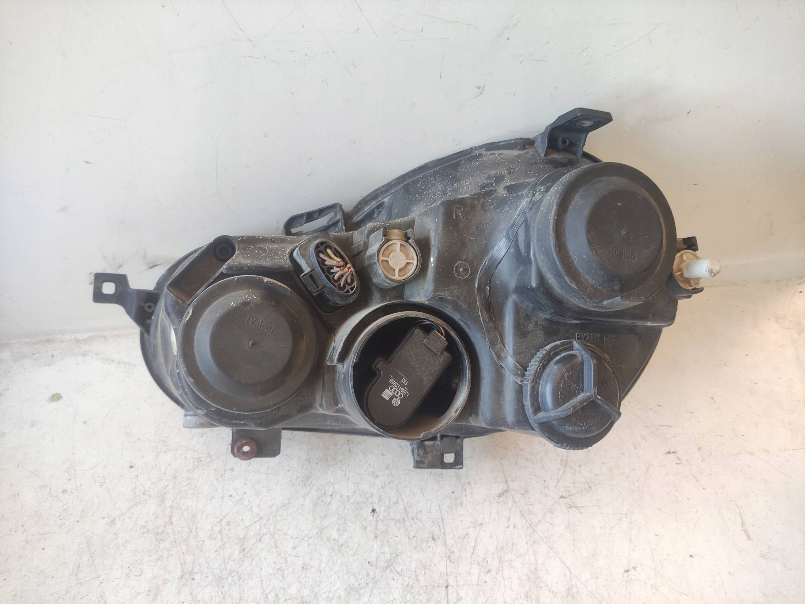 light right front VOLKSWAGEN Polo IV VALEO