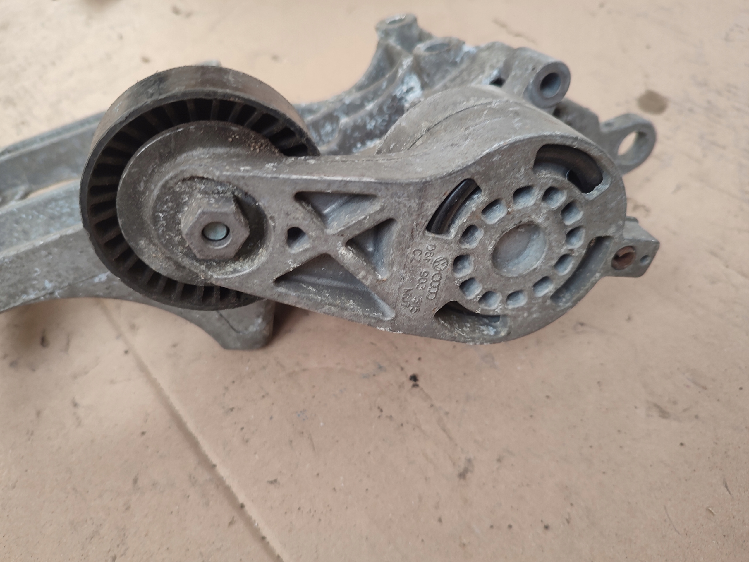 supporto alternatore VOLKSWAGEN AUDI SKODA SEAT 06F903143E