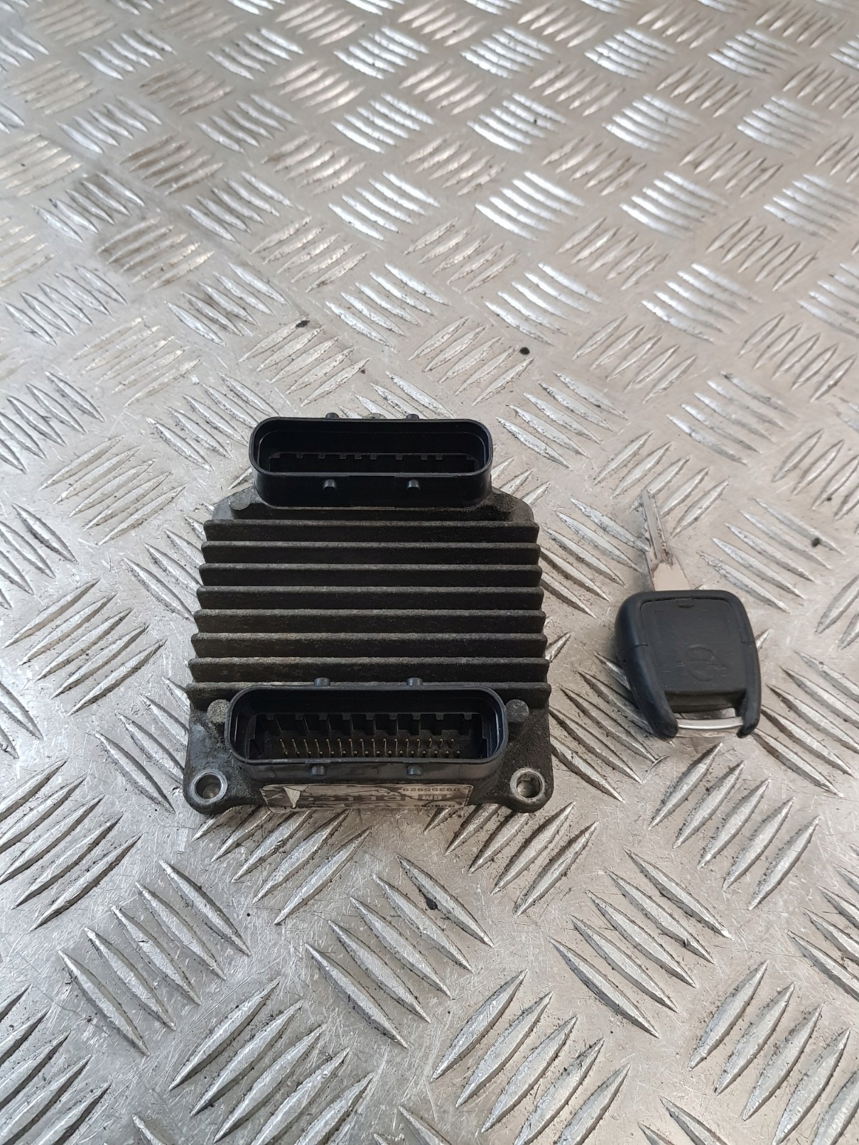 control unit of the engine + key 09355929 OPEL ASTRA II G 1.6 16V