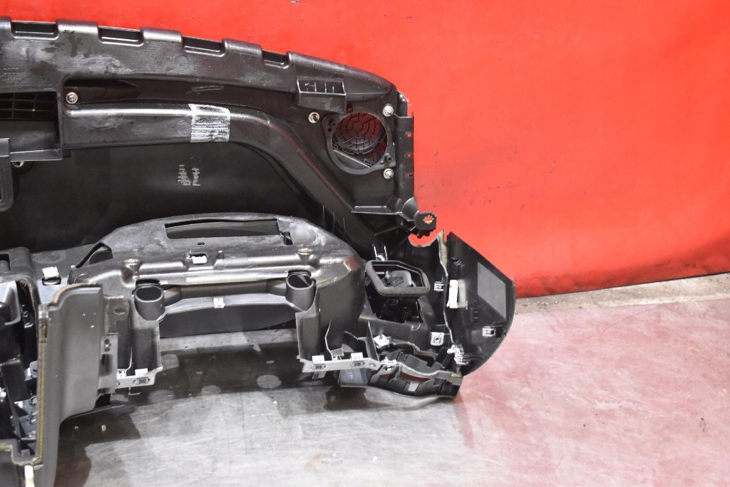 dashboard instrument panel console cockpit airbag EU AUDI A5 8T 07-11
