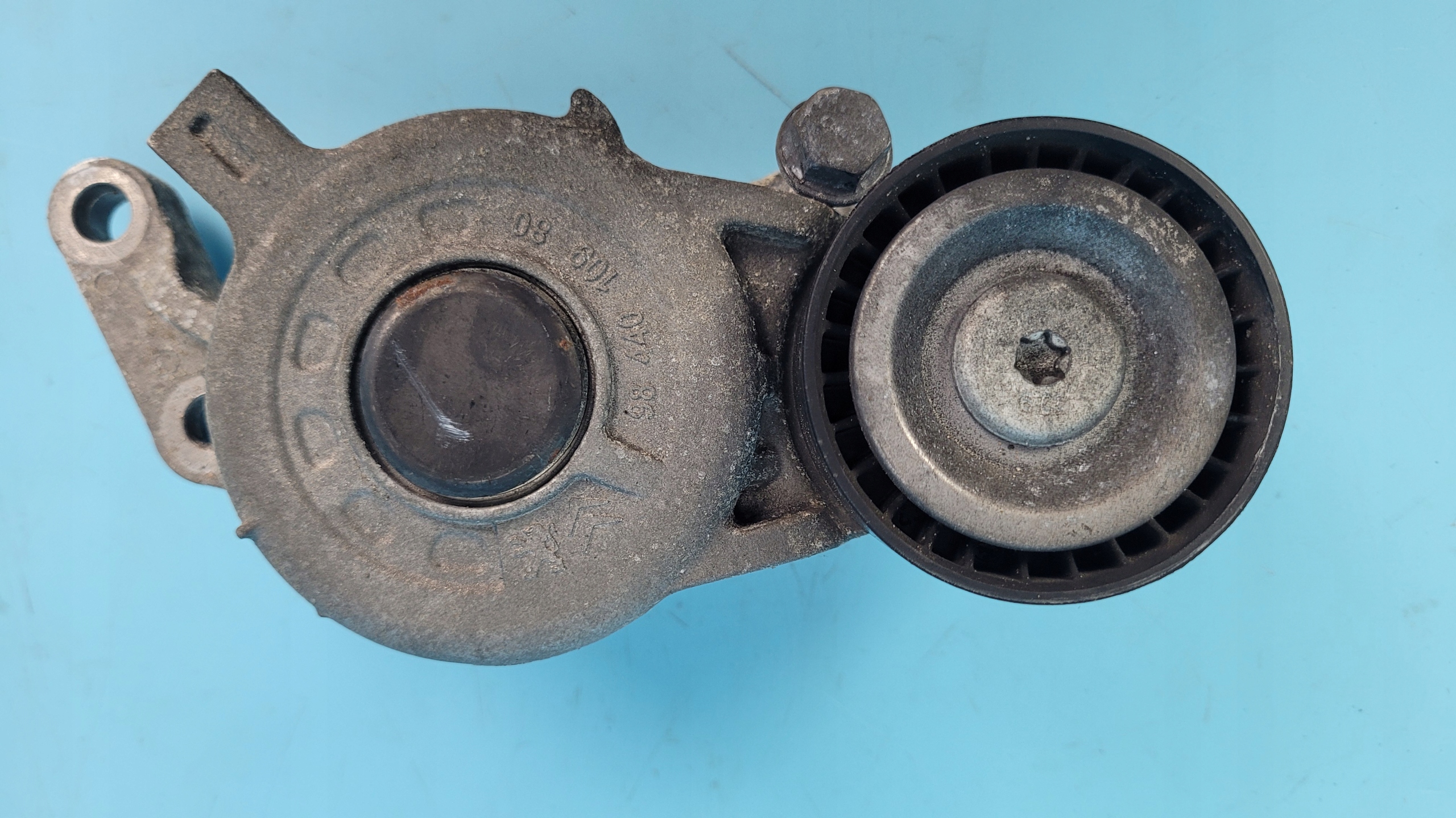 OPEL VIVARO NAPINACZ PASKA ALTERNATORA 9844010980