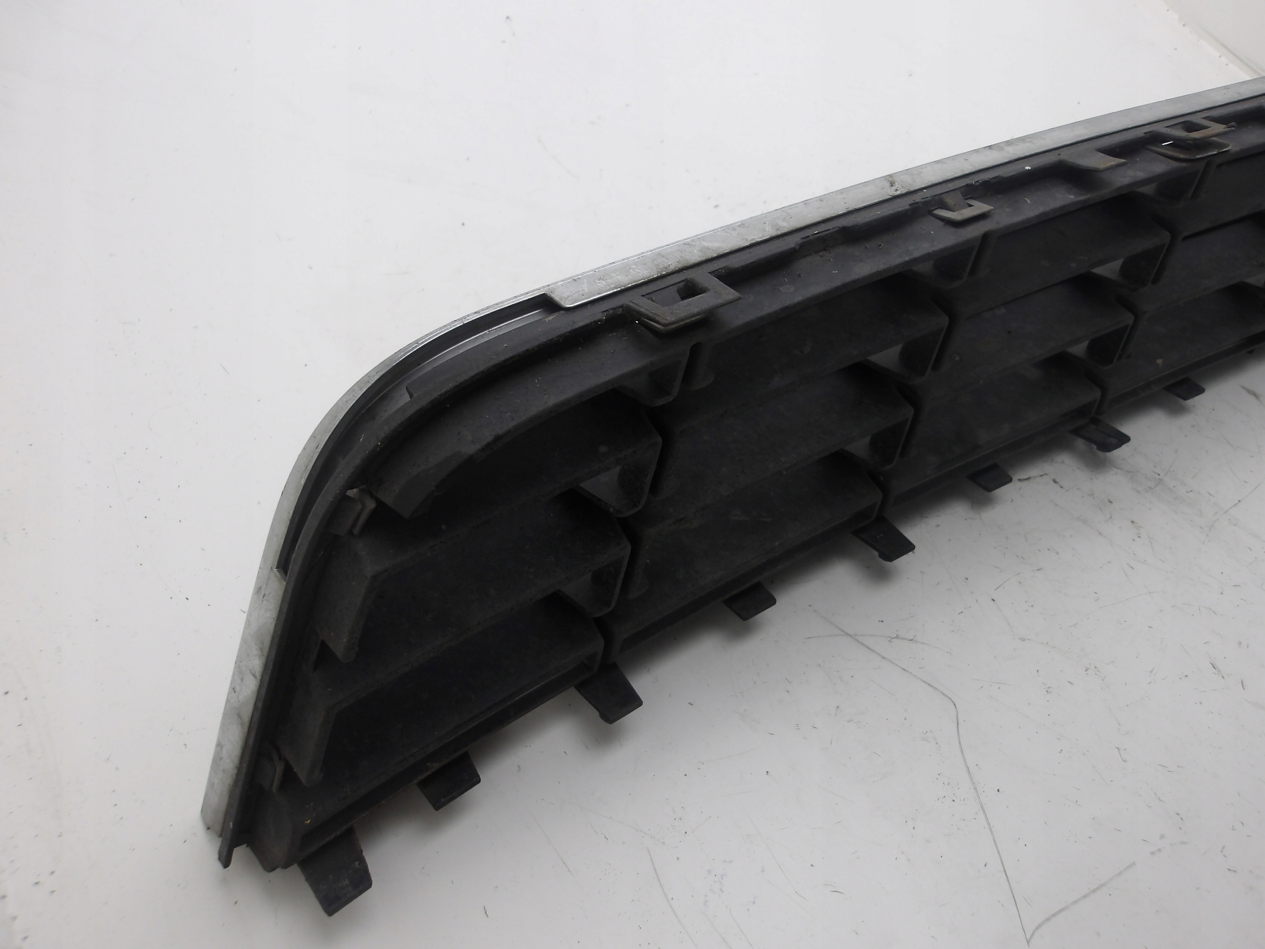 VW PASSAT B6 05-10 grid of a bumper front front CHROM 3C0853677