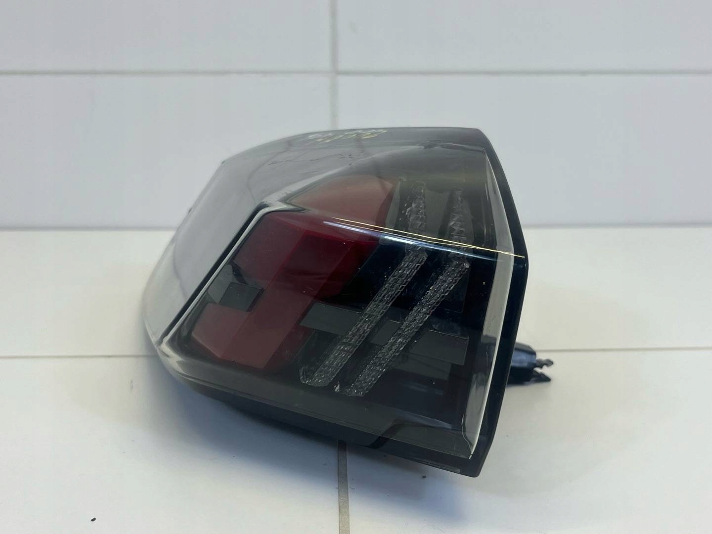 light rear left side Peugeot 2008 2 2021 FR2695010201