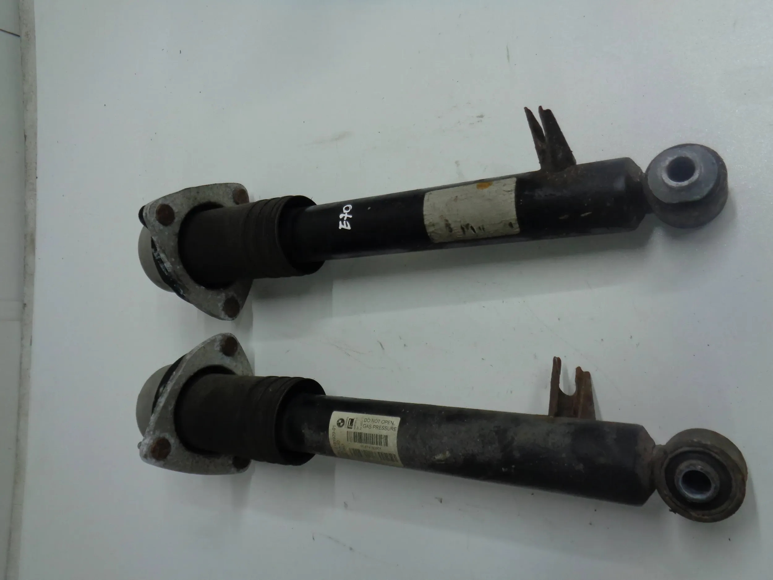 BMW X5 E70 X6 E71 shock absorber right left KOMPLET rear part 6781929
