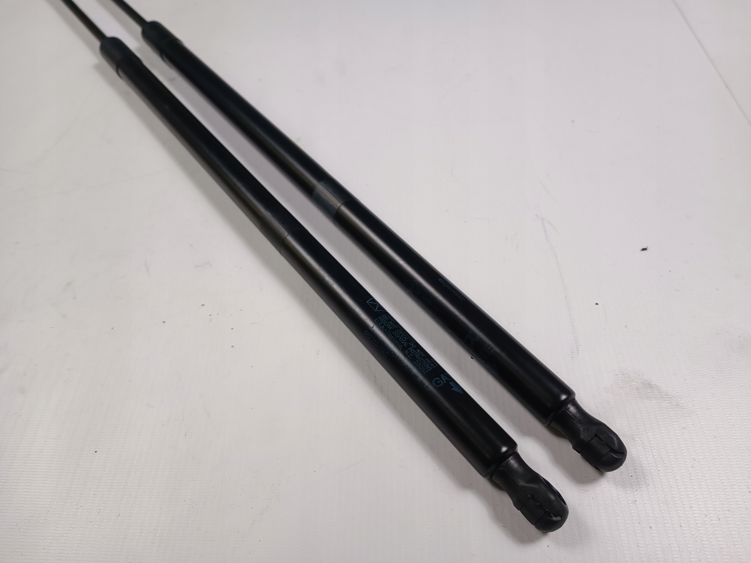 damper bonnet boot L+P Chrysler Pacifica 16