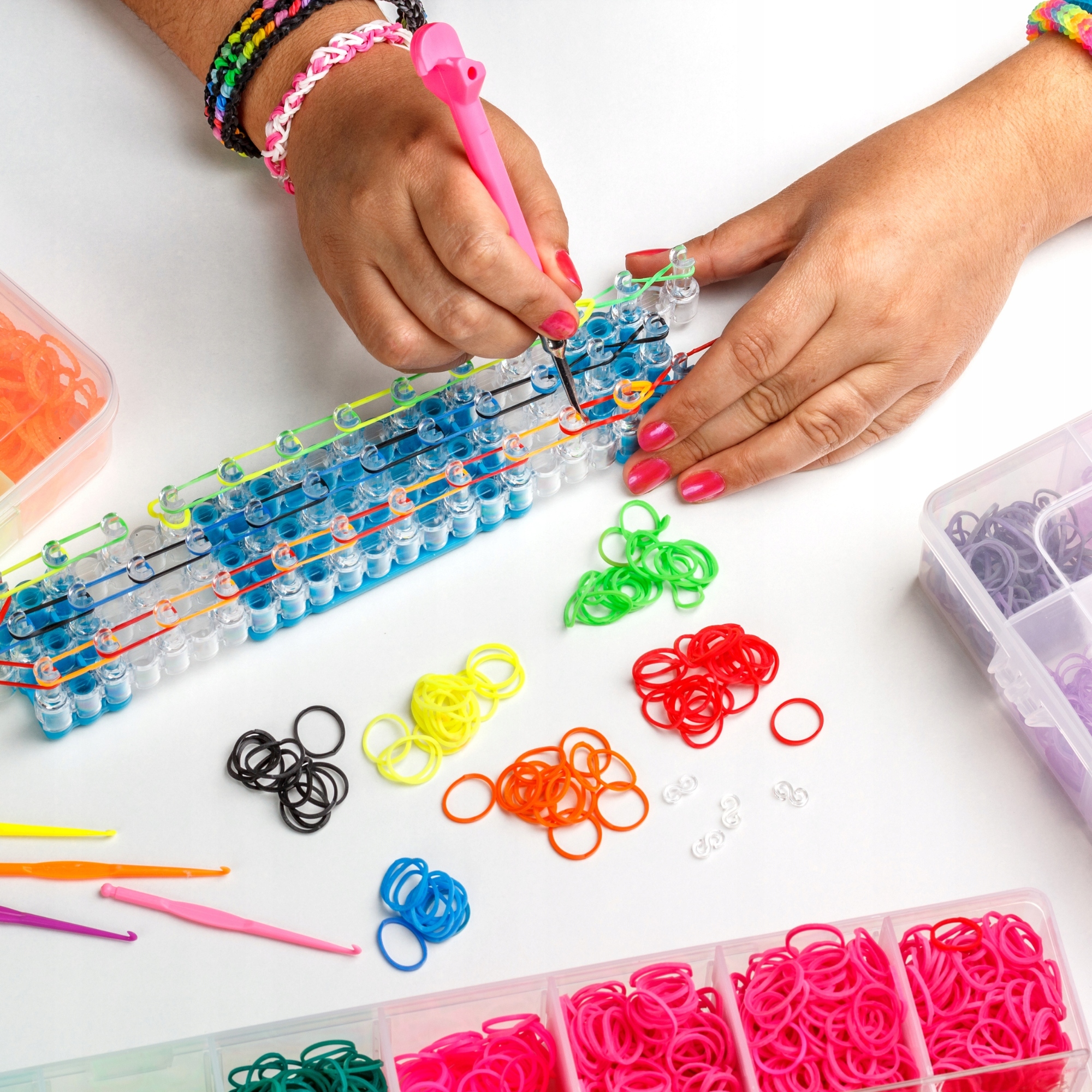 GUMKI DO ROBIENIA BRANSOLETEK DUŻY ZESTAW 6800 ELEMENTÓW XXL DLA DZIECKA Kod producenta NA PREZENT DO BIŻUTERII Z GUMEK KOLOROWE