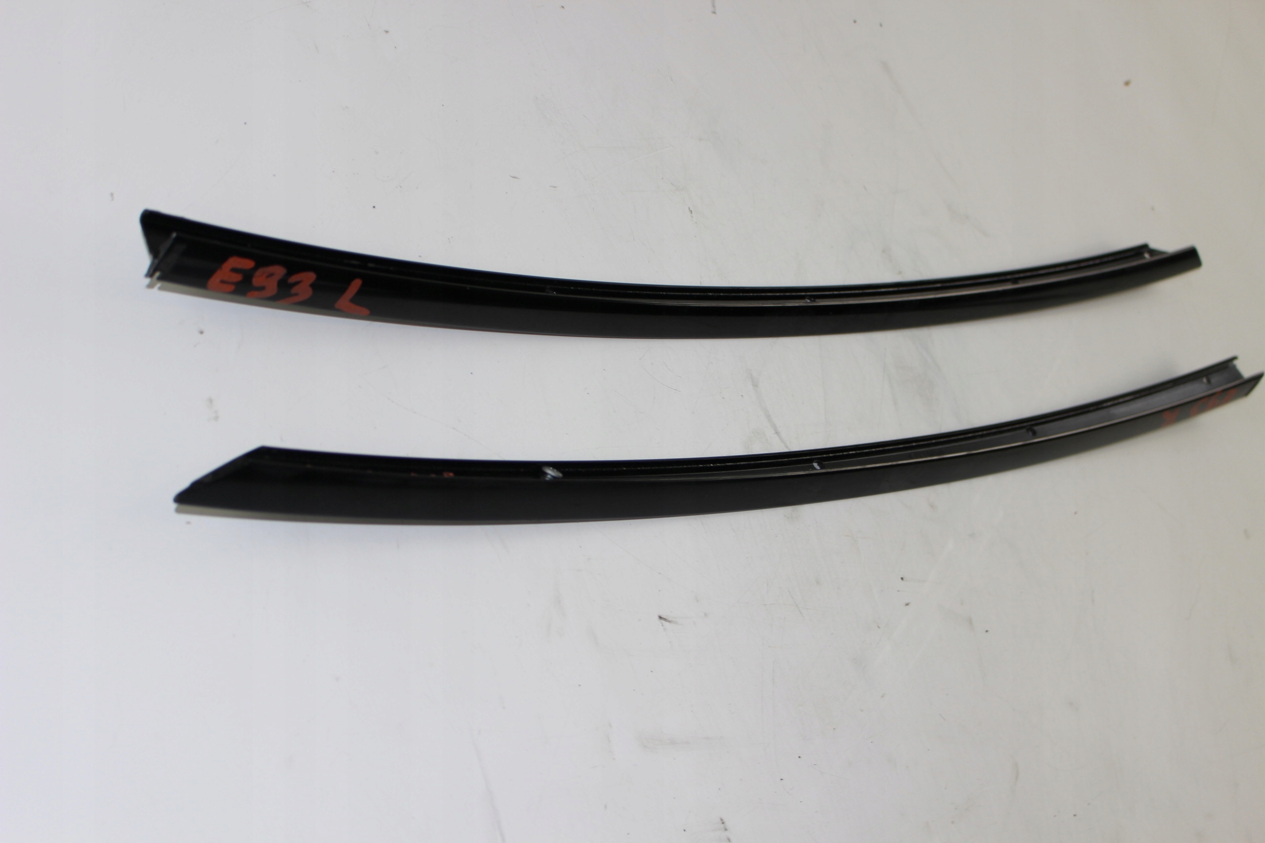 BMW E93 LISTWY SZYBY USZCZELKA 8036667 8036668 Producent części BMW OE