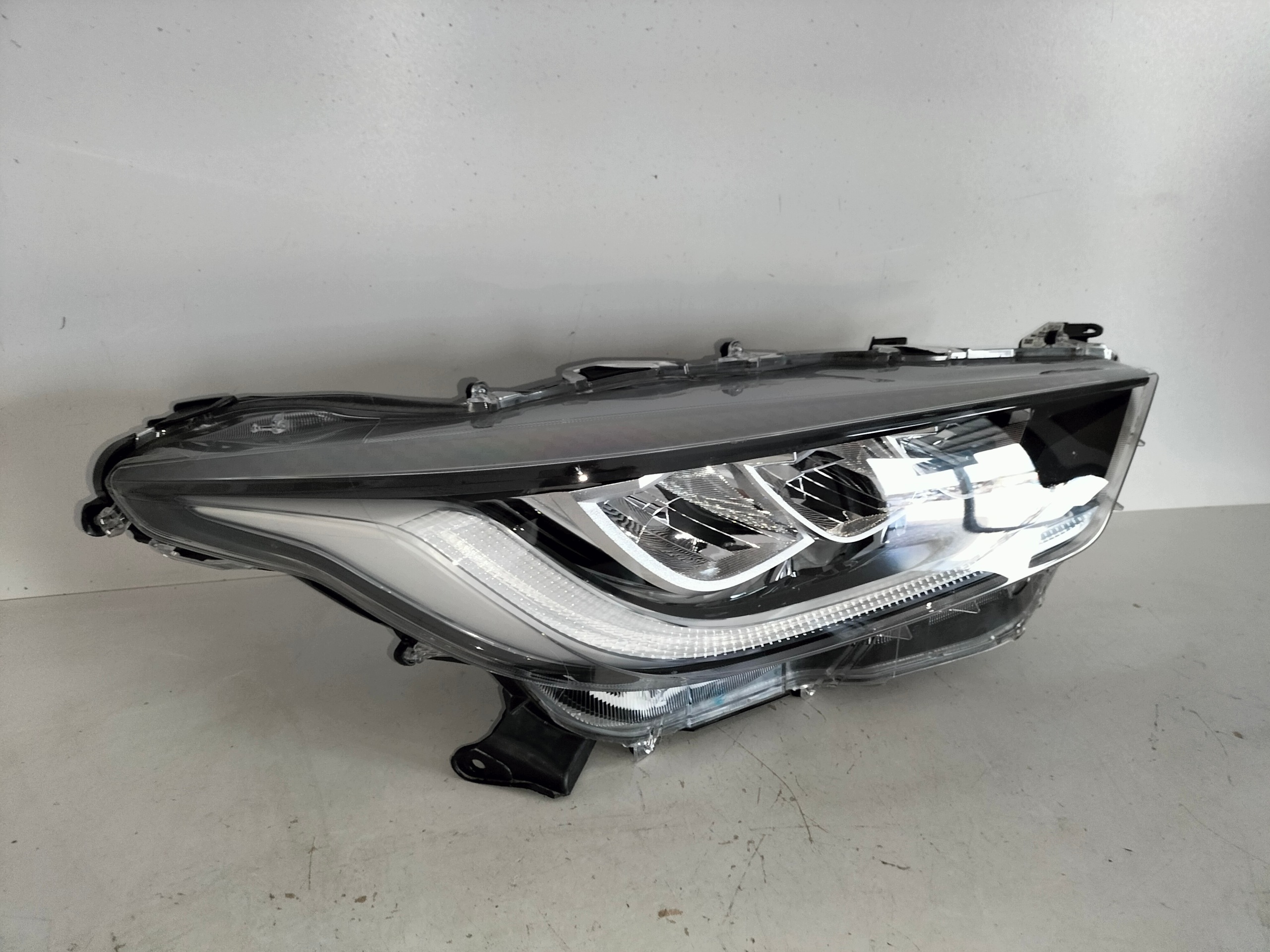 light front reflektor right TOYOTA YARIS 4 IV 20- FULL LED