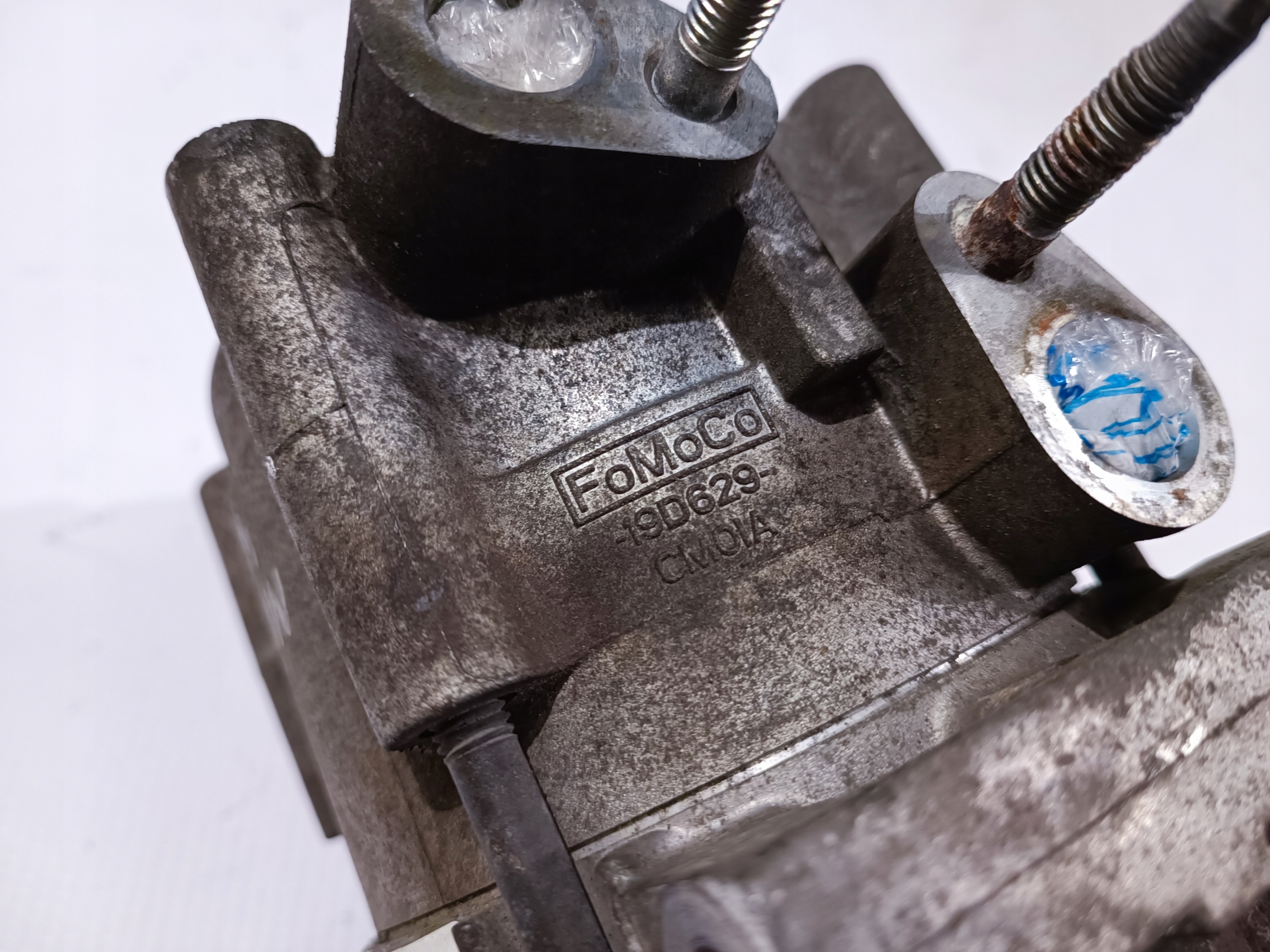compressor; compressor of the air conditioning Ford Mustang V 4.6 GT