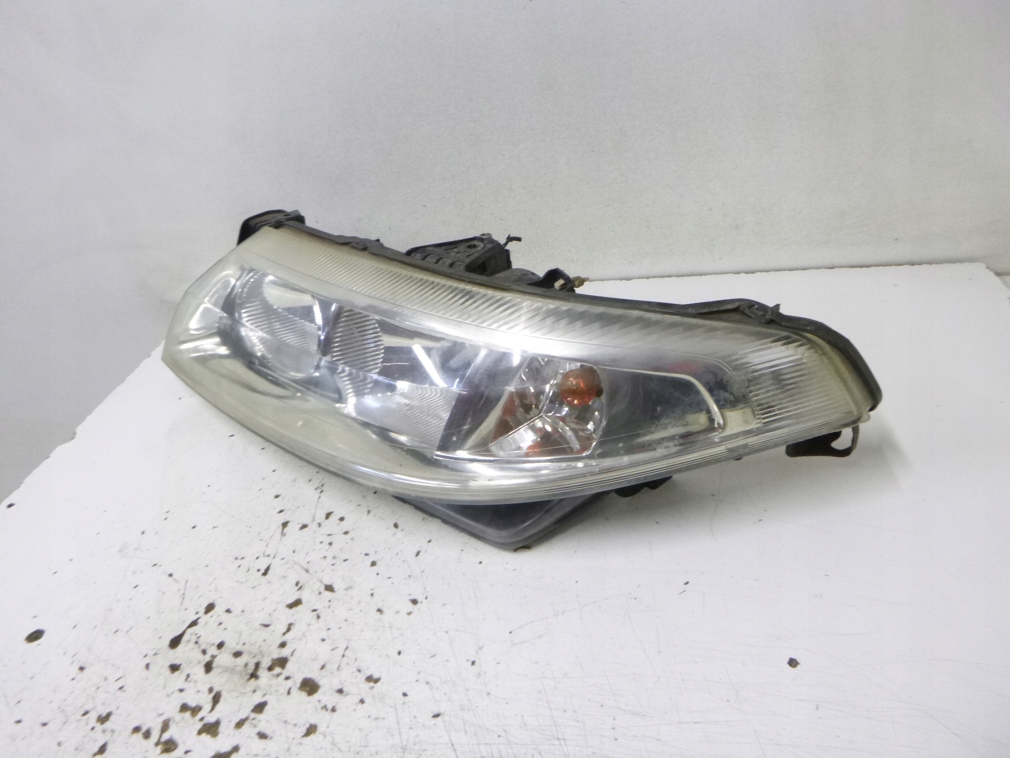 light front Renault Laguna II 2002r. 8200002845