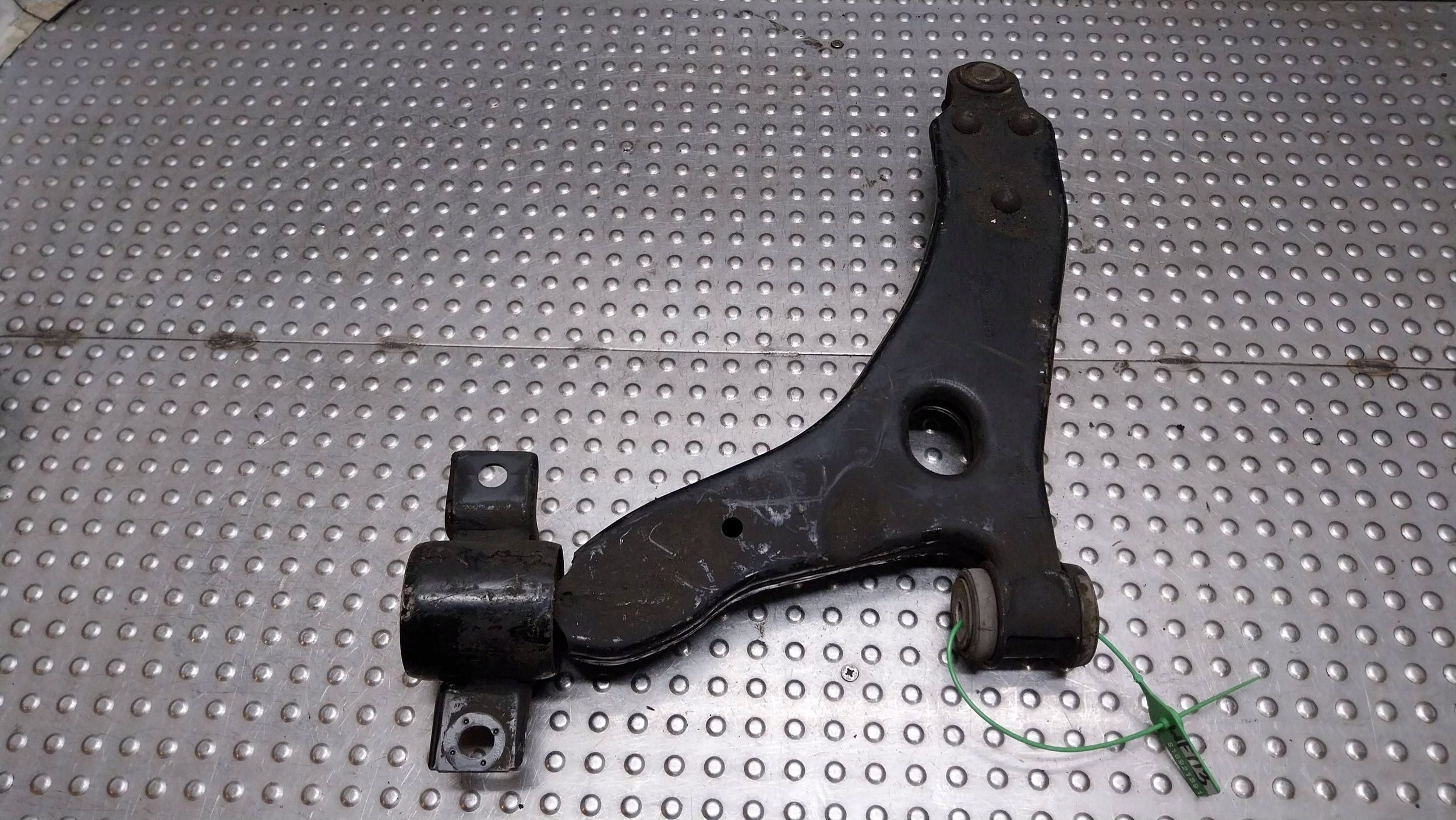 arm right front 2M51-3042-BD FORD FOCUS MK1