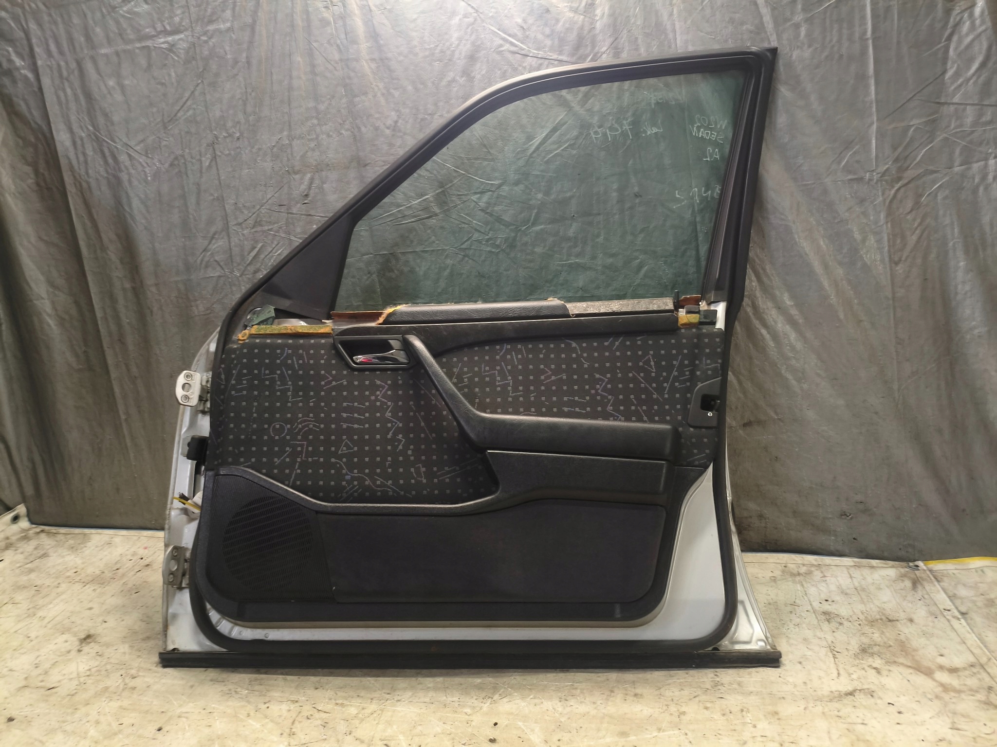door right front MERCEDES W202 LAKIER 744