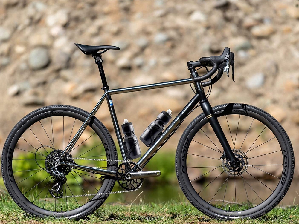 UCHWYT NA BIDON ROWEROWY BUTELKĘ KOSZYK NAPÓJ Waga 20 g