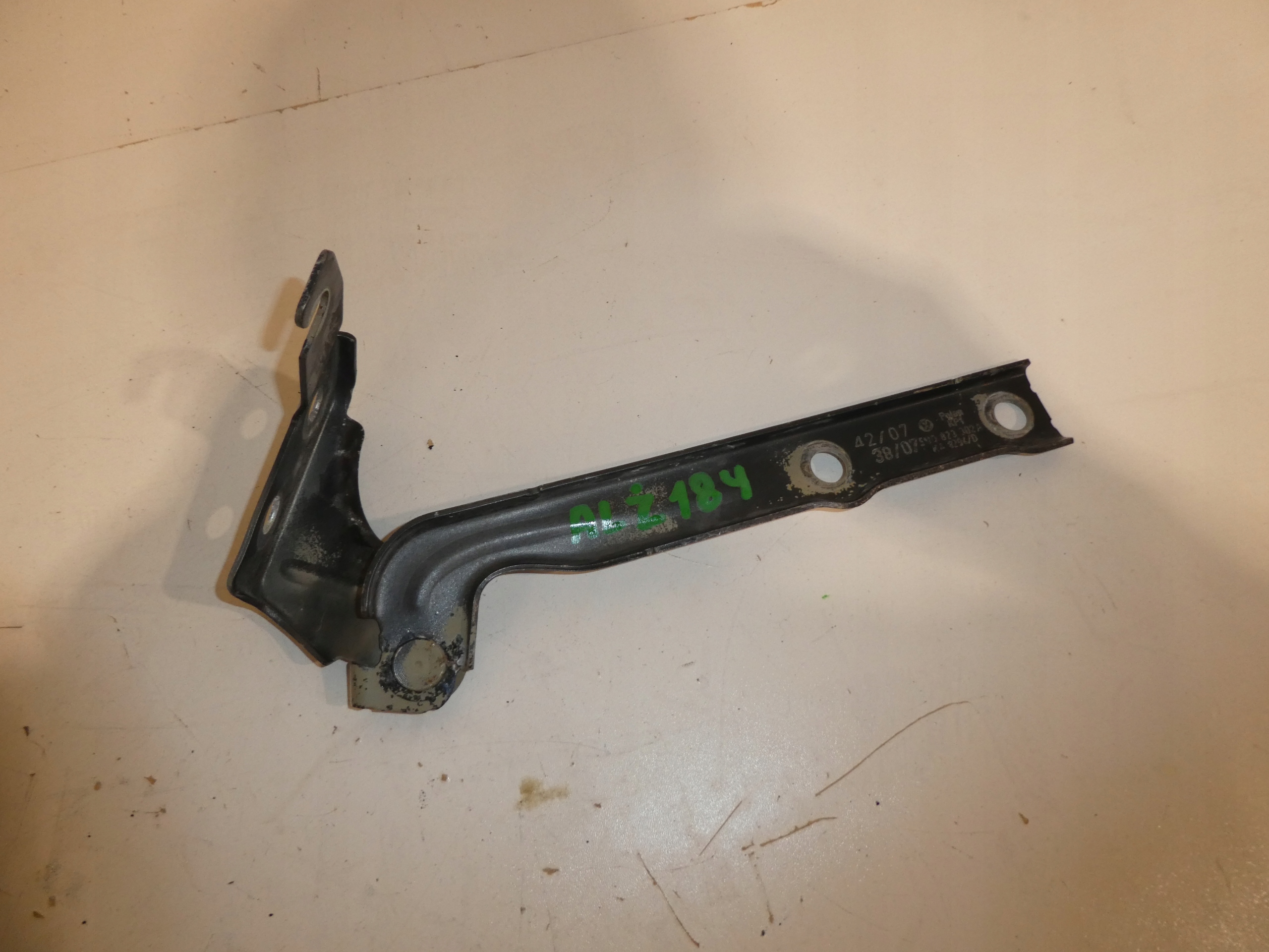 hinge bonnets right VW TIGUAN and 5N0823302A