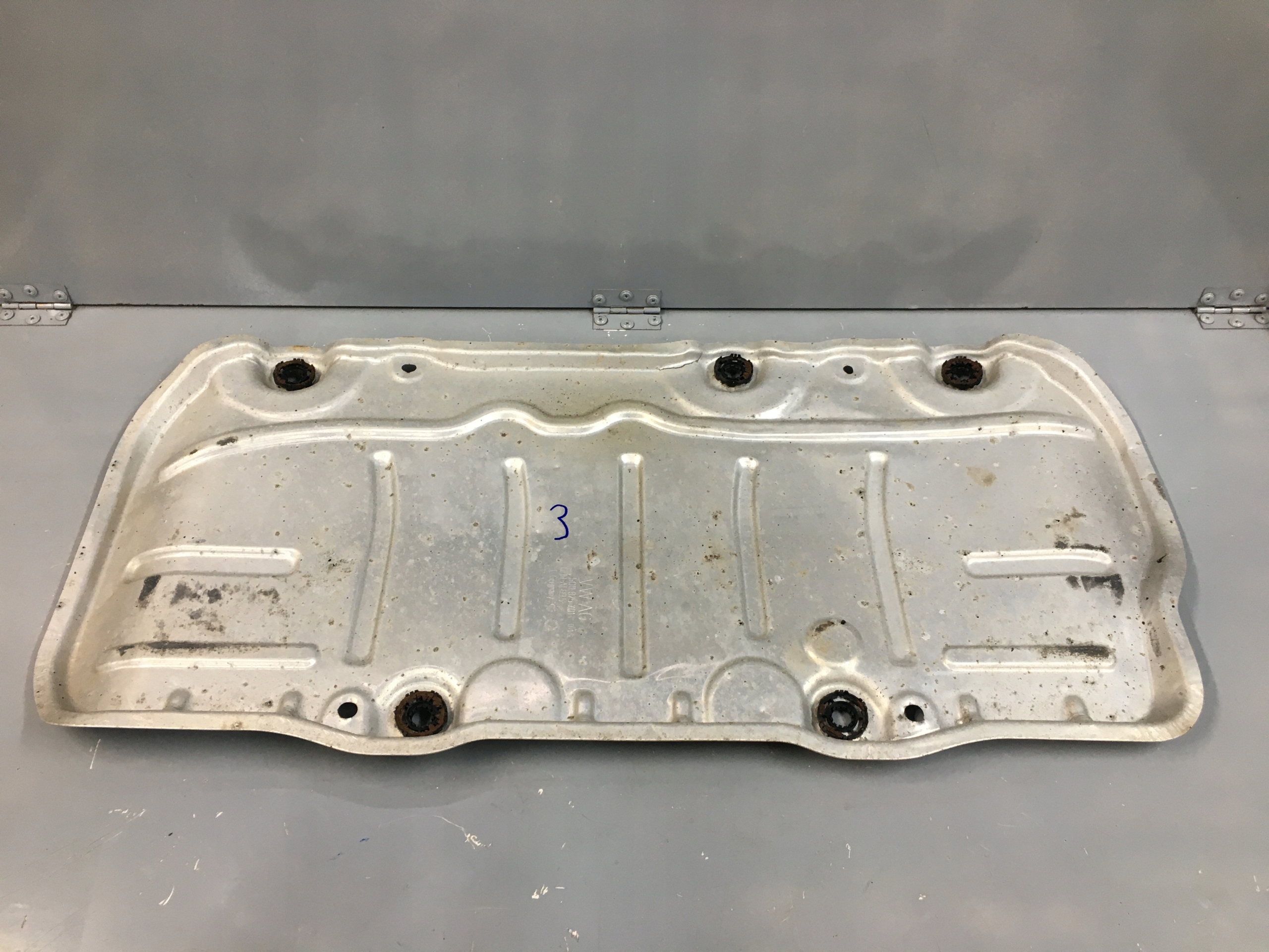 5Q0825701C - ГОЛЬФ VII ТЕПЛОВИЙ ЩИТ ЛИСТОВОГО МЕТАЛУ