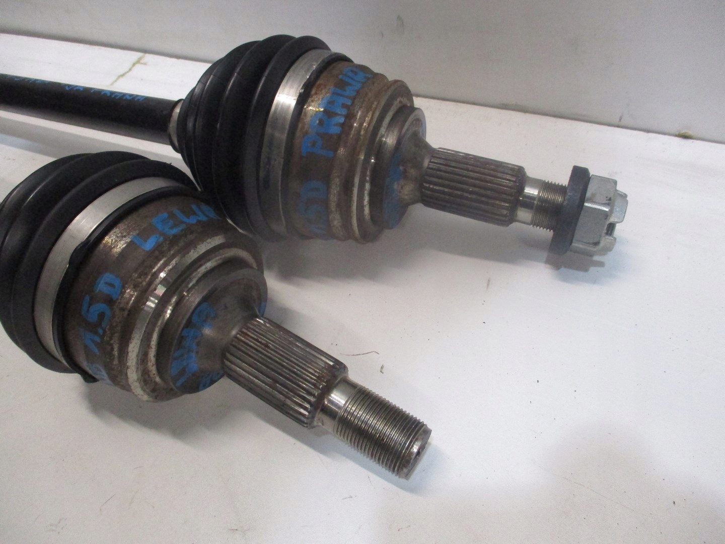 semi-axis left PEUGEOT 5008 II 1,5HDI 19R