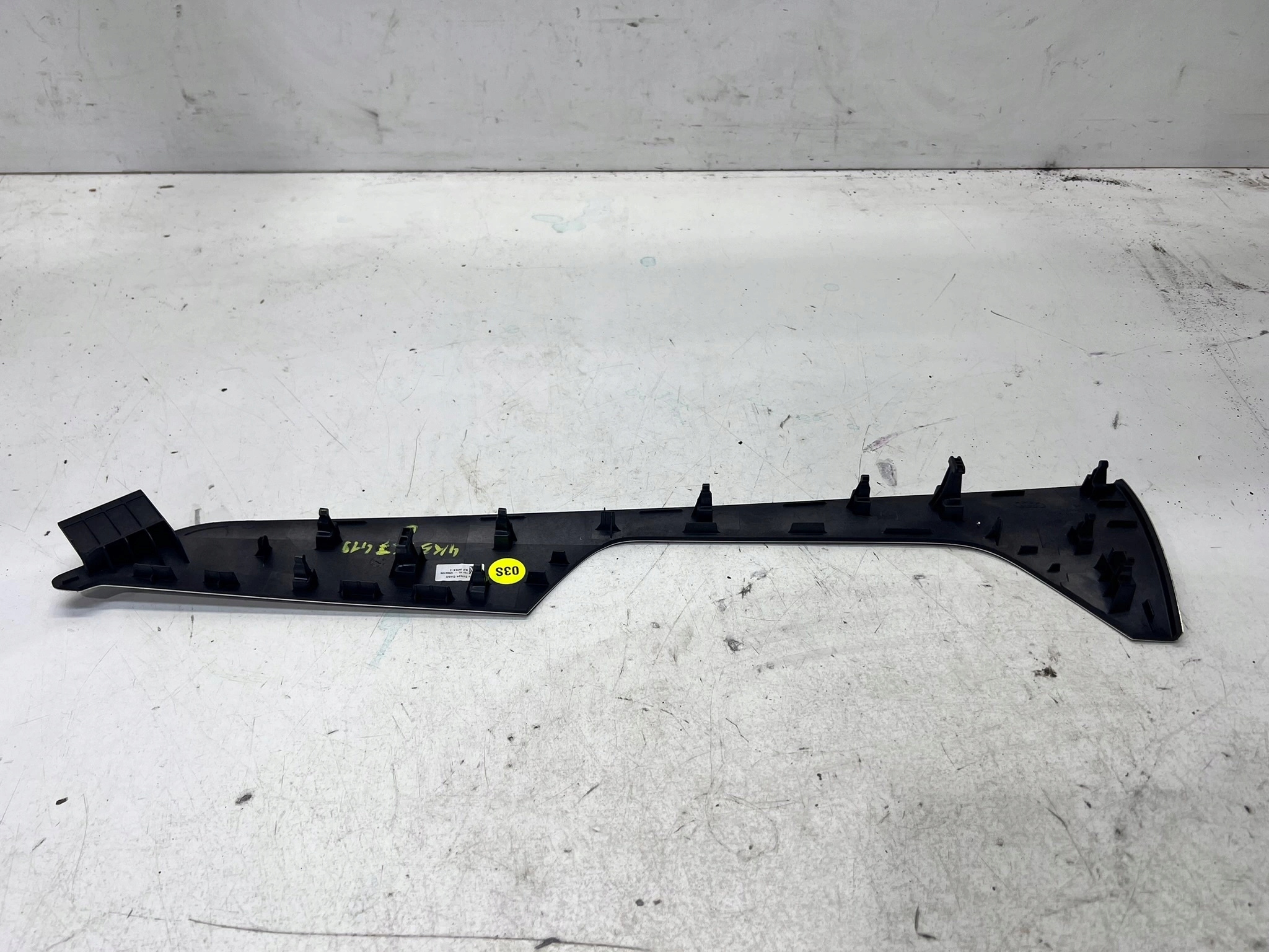 moulding DEKOR door left rear part AUDI A6 C8 4K5867419E 3LP