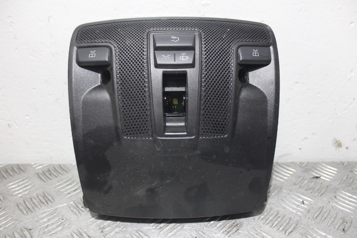 OŚWIETLENIE KABINY PRZÓD CLA 200 C117 W117