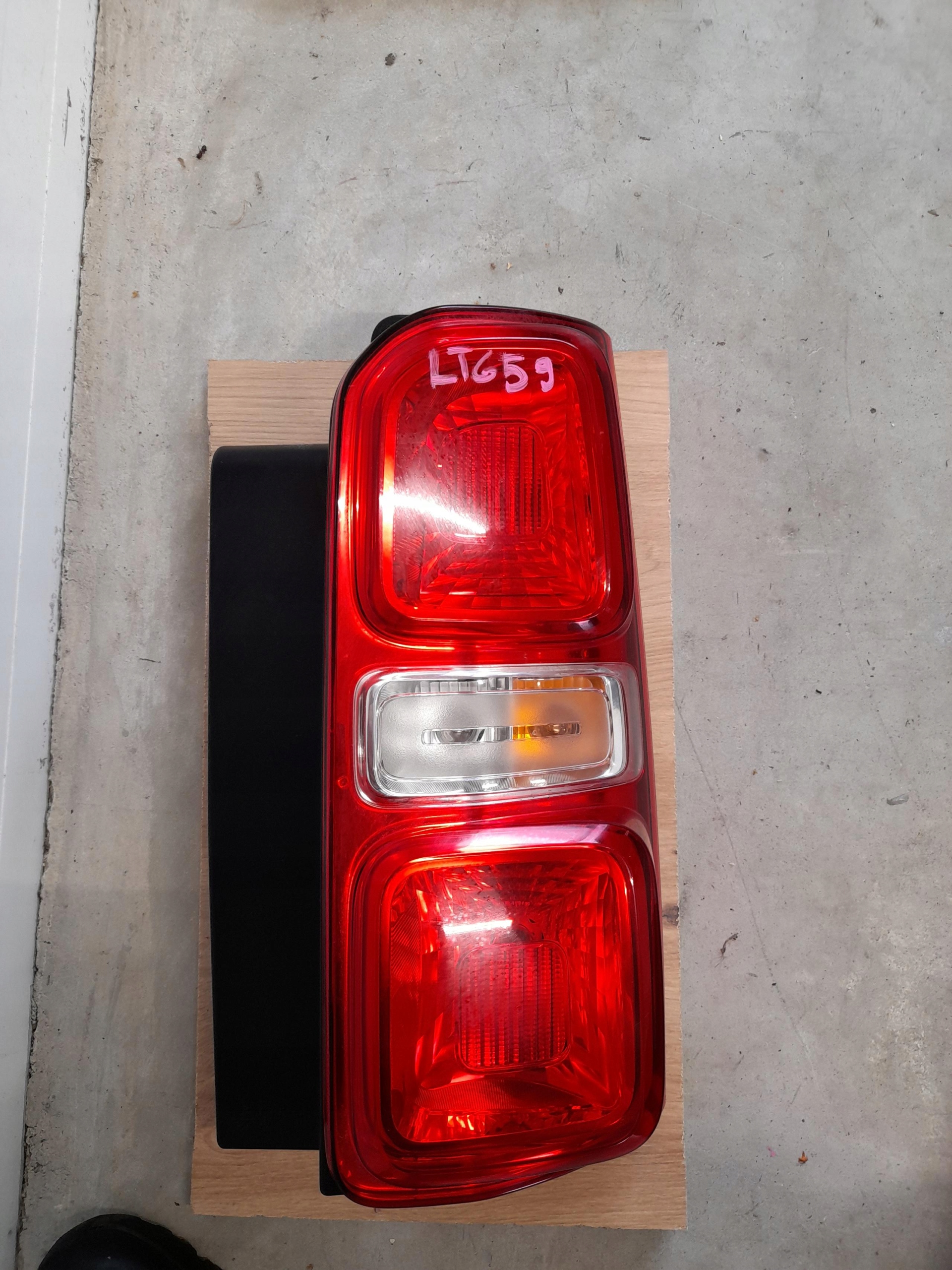 Peugeot Expert B* Rückleuchte Rearlamp - Thumbnail 1