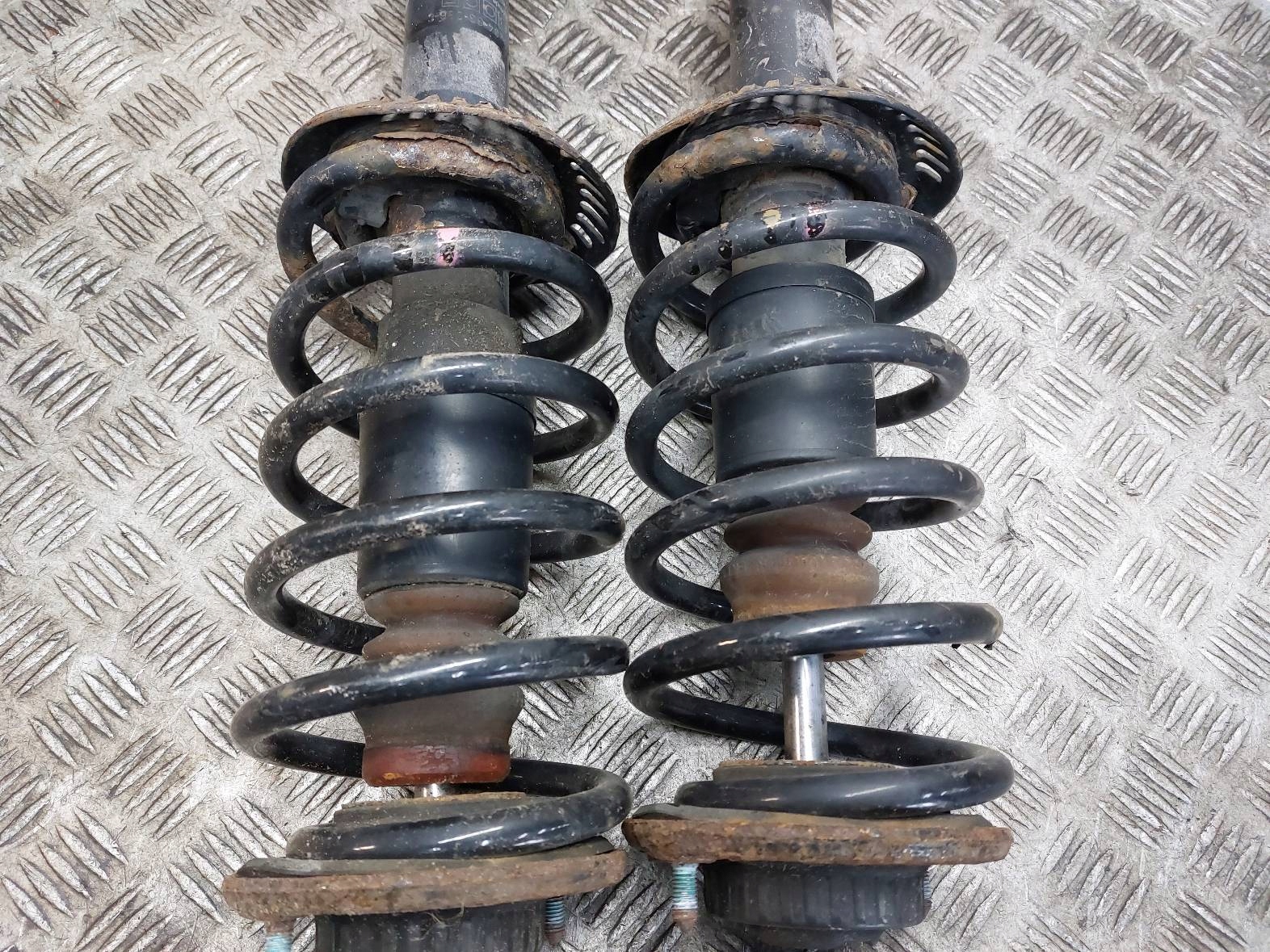 shock absorber spring left front right front VW PASSAT B5 1.6 8V