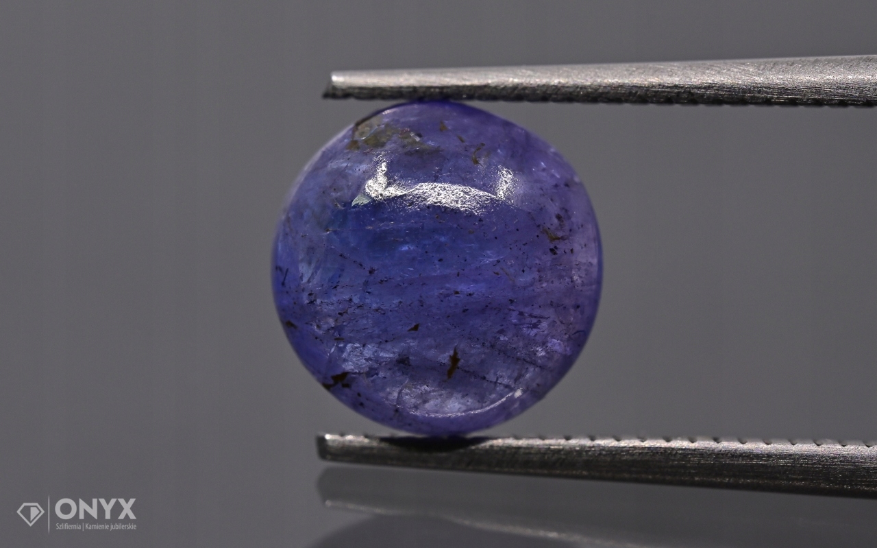Tanzanit kabošon kulatý fi 8,2 mm
