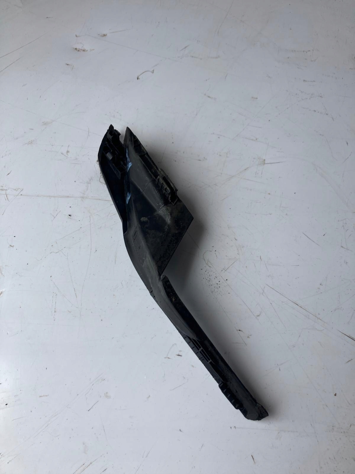 spoiler pipe end under the window right KIA RIO IV 86154-H8000