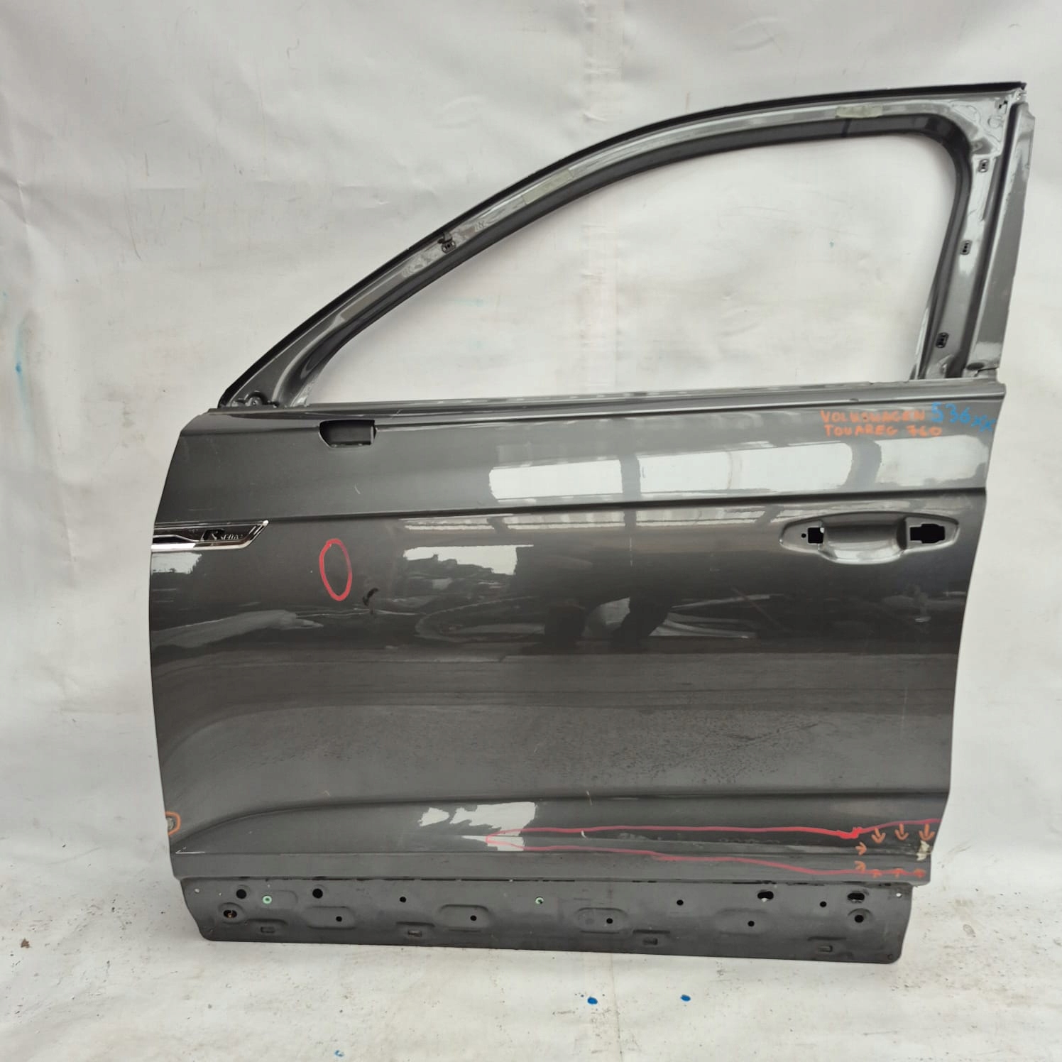 VW TOUAREG III 760 18- door left front front