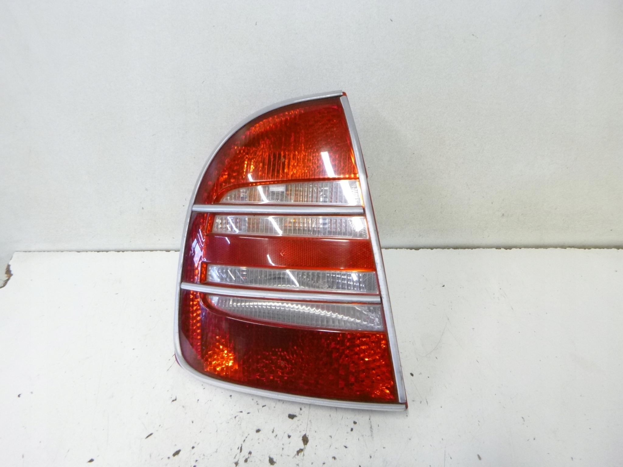 light rear left Skoda Superb and 01-08r. 3U5945095
